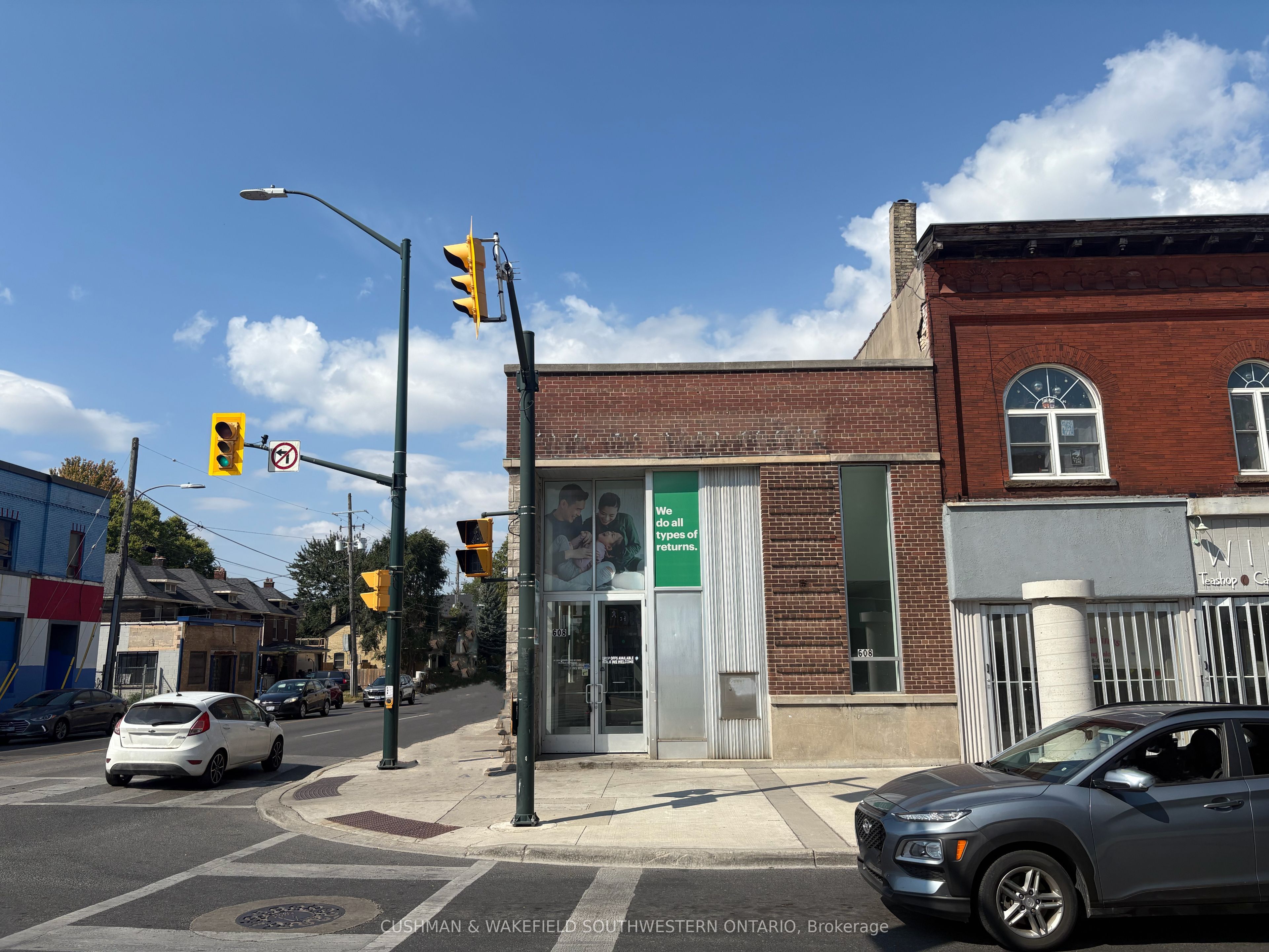 608 Dundas Street