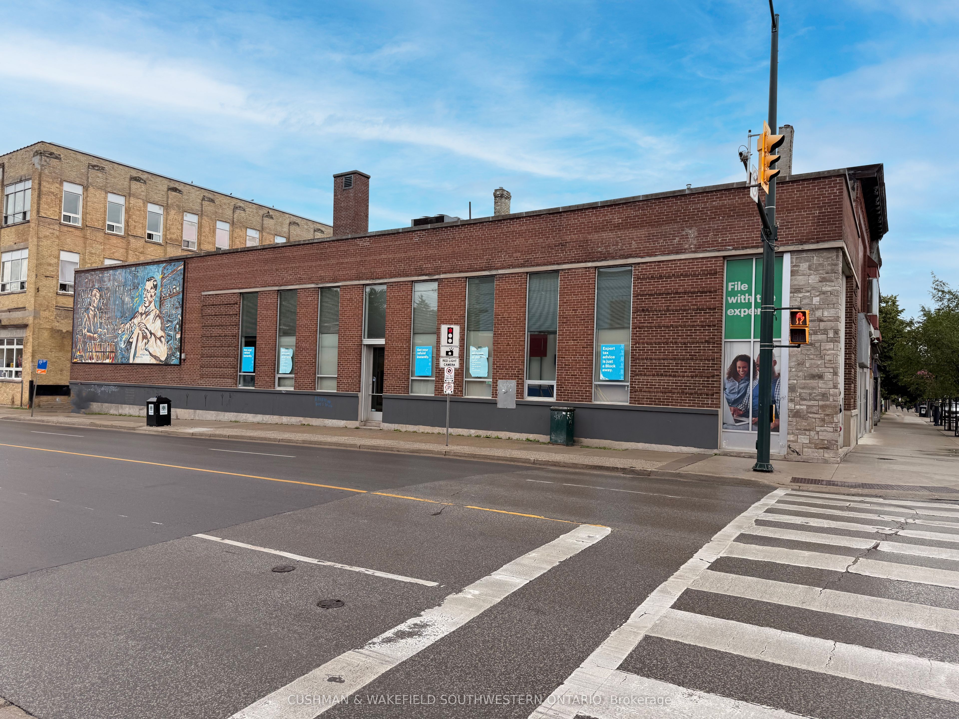 608 Dundas Street