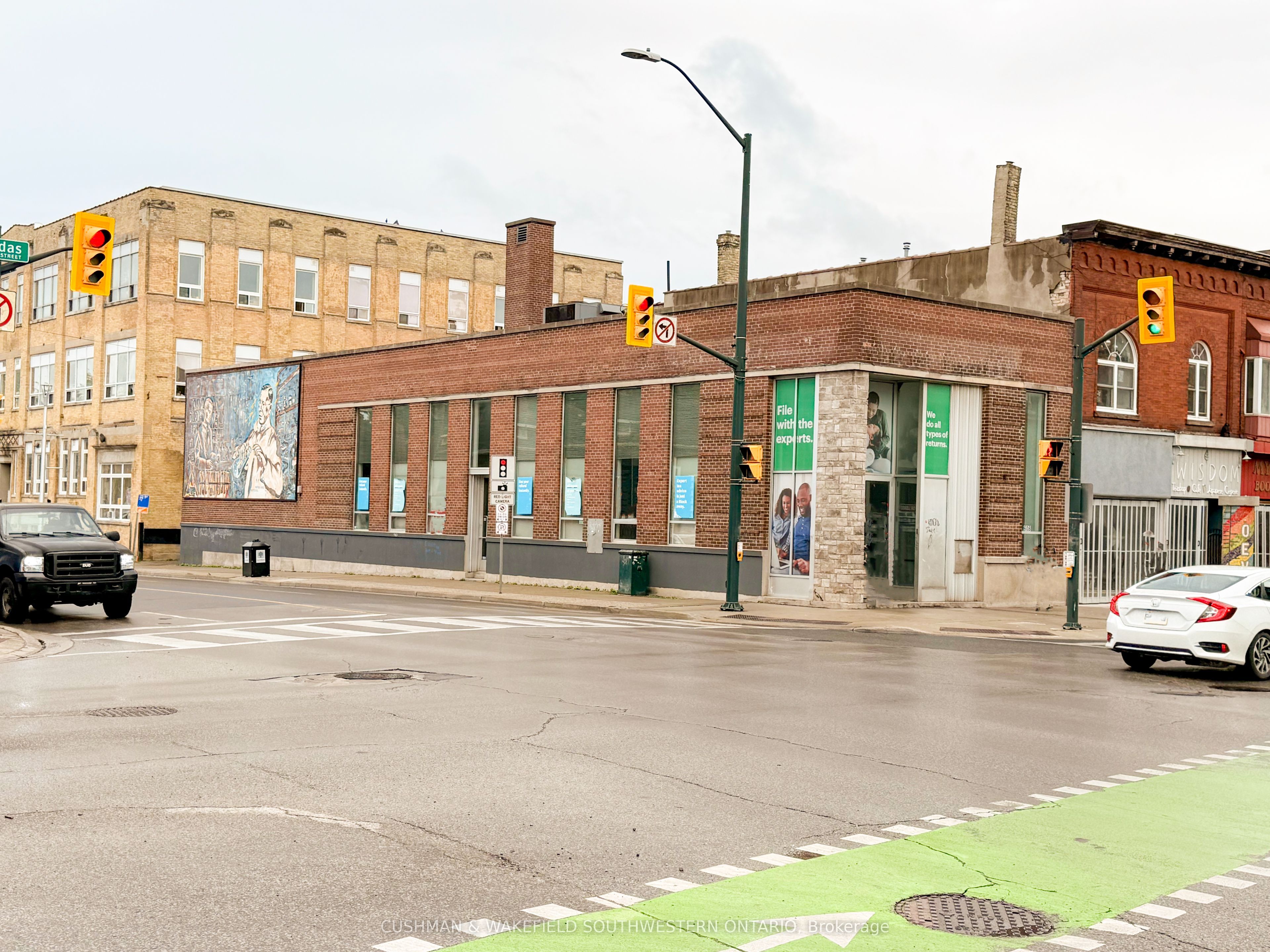 608 Dundas Street
