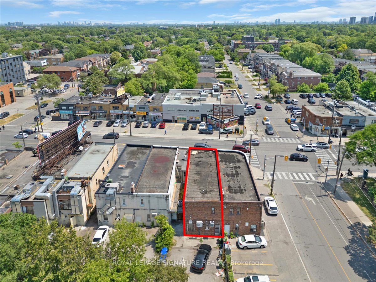 3016 Bathurst Street