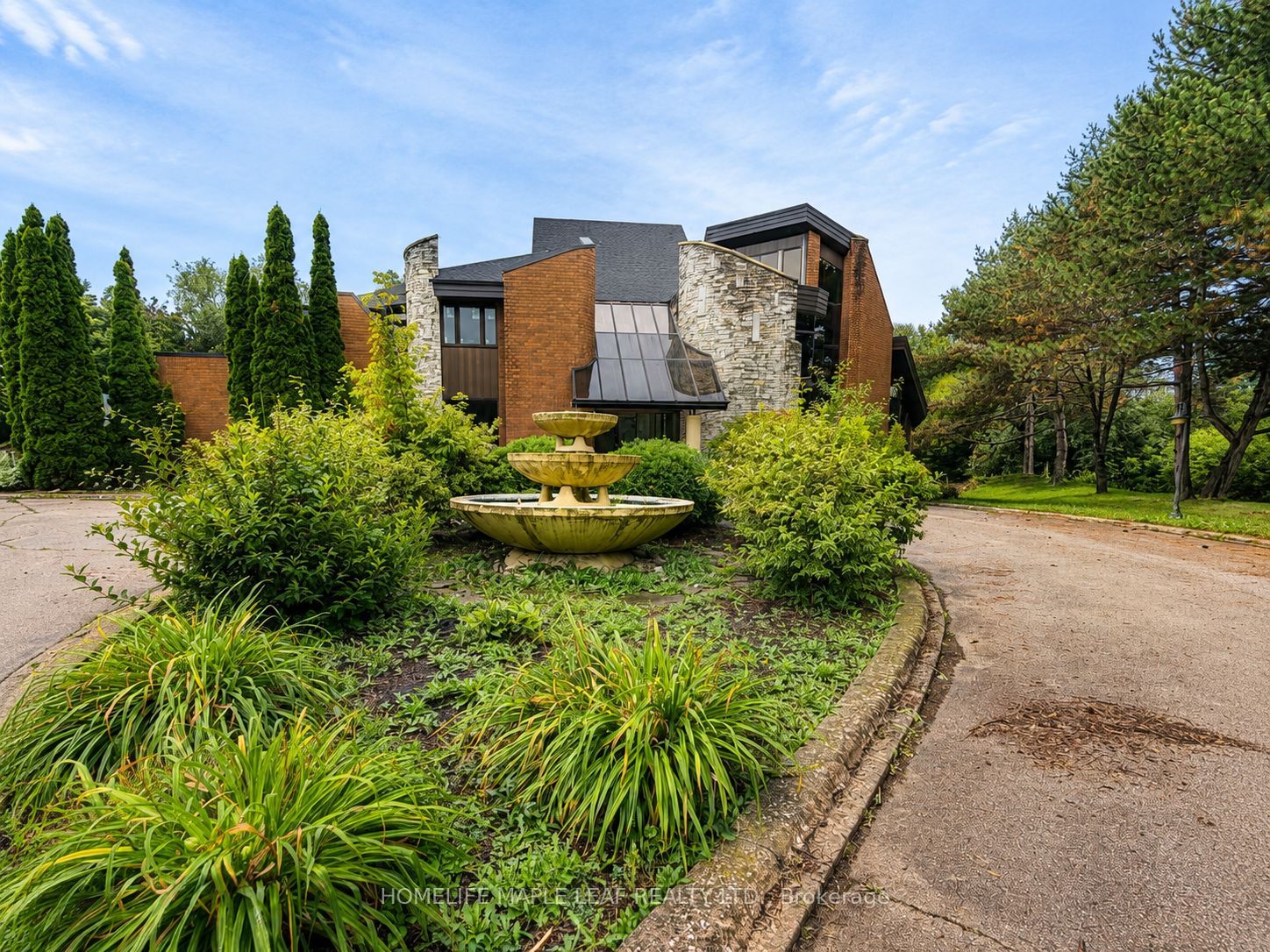 10 Edgeforest Drive