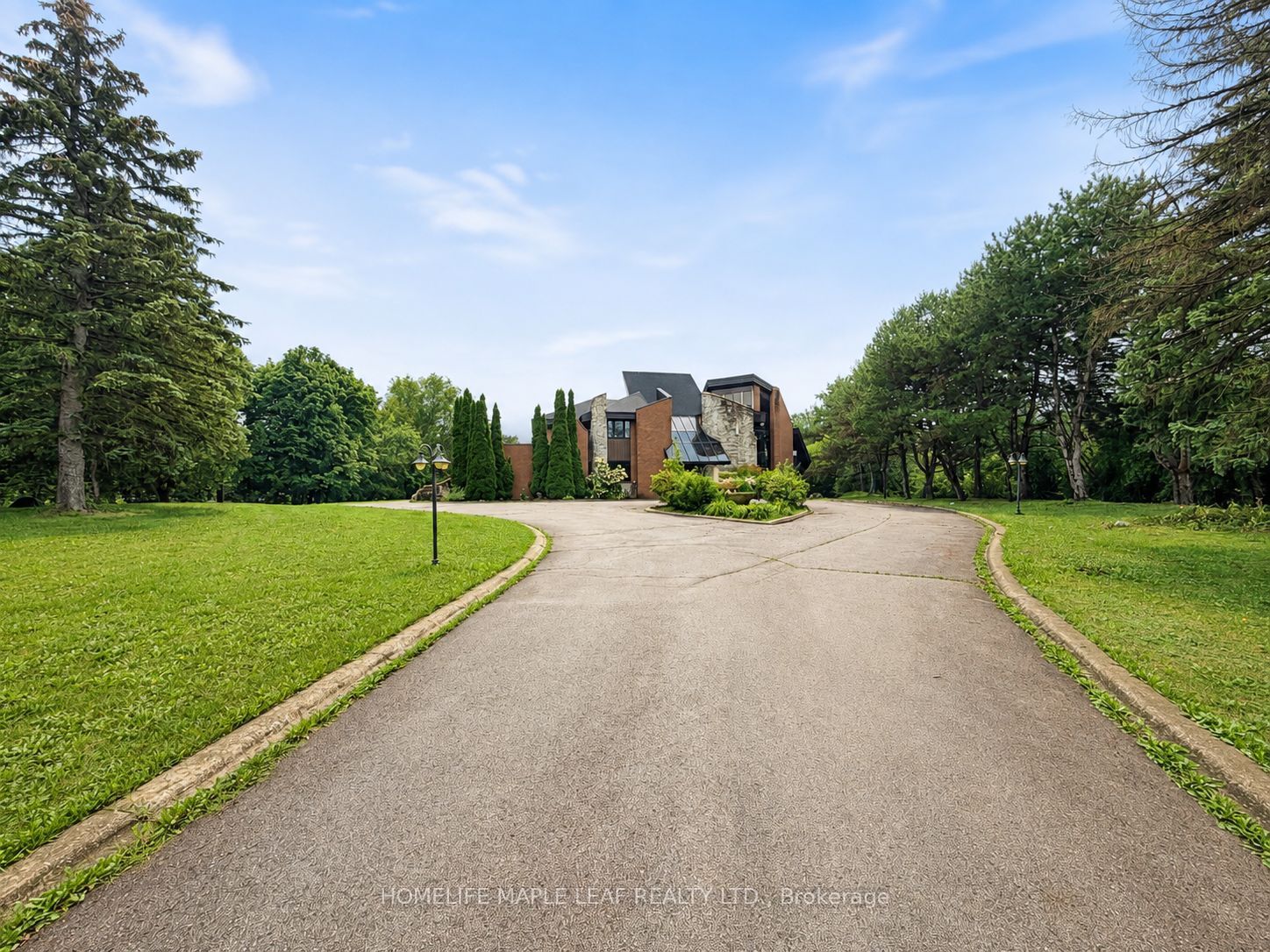 10 Edgeforest Drive