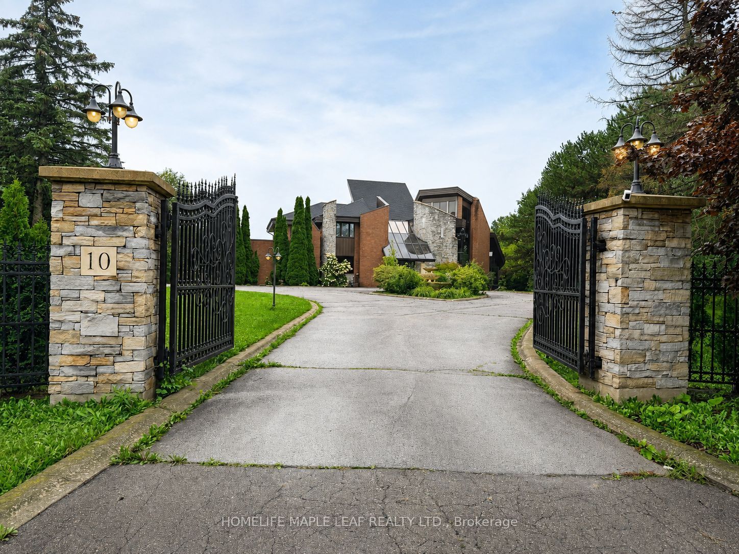 10 Edgeforest Drive