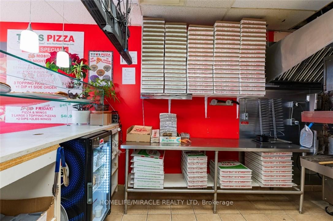 112 Oriole Parkway W 6