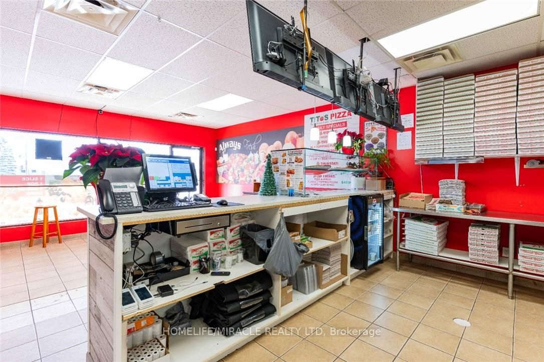 112 Oriole Parkway W 6