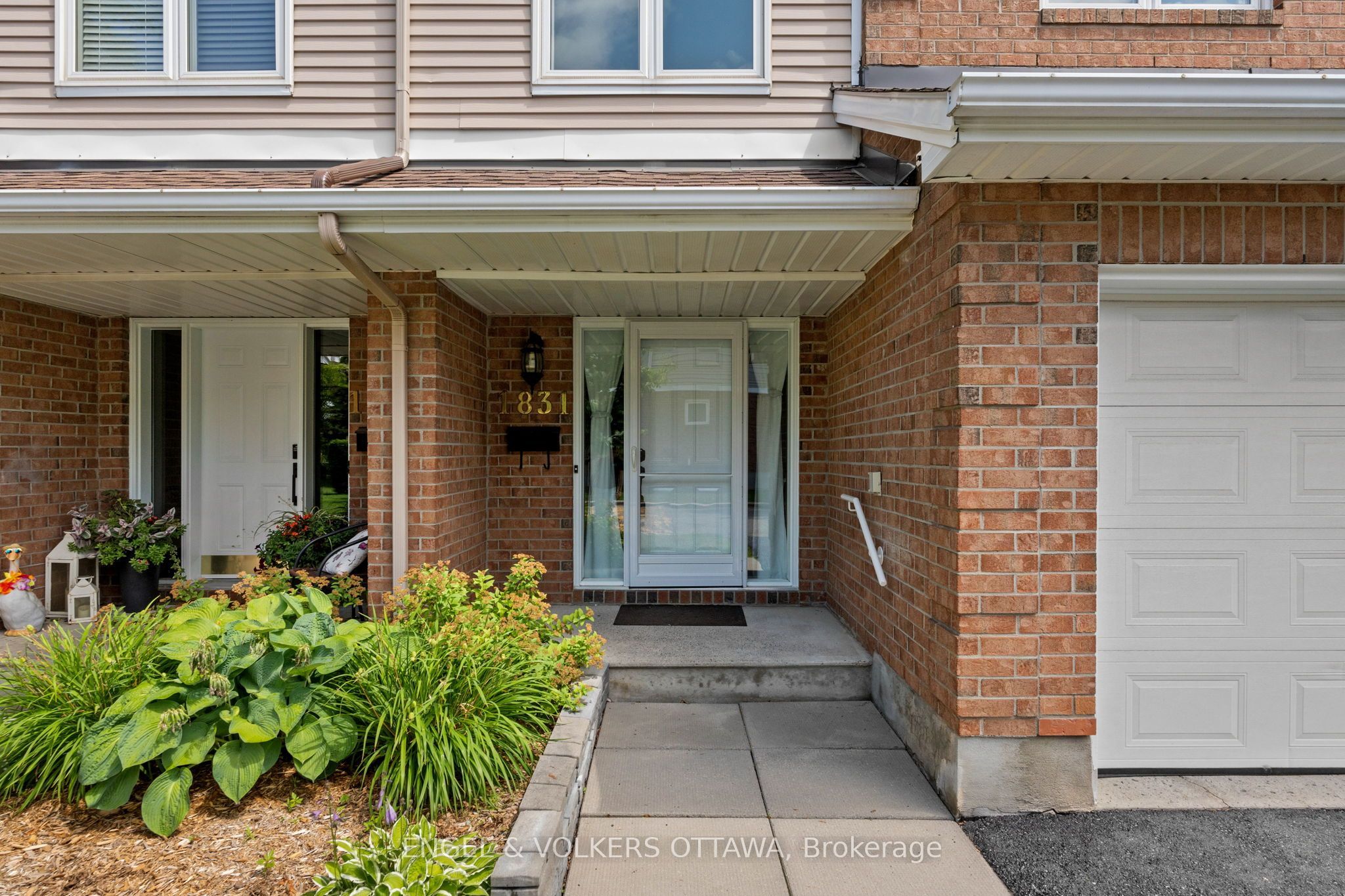 1831 Summerfields Crescent
