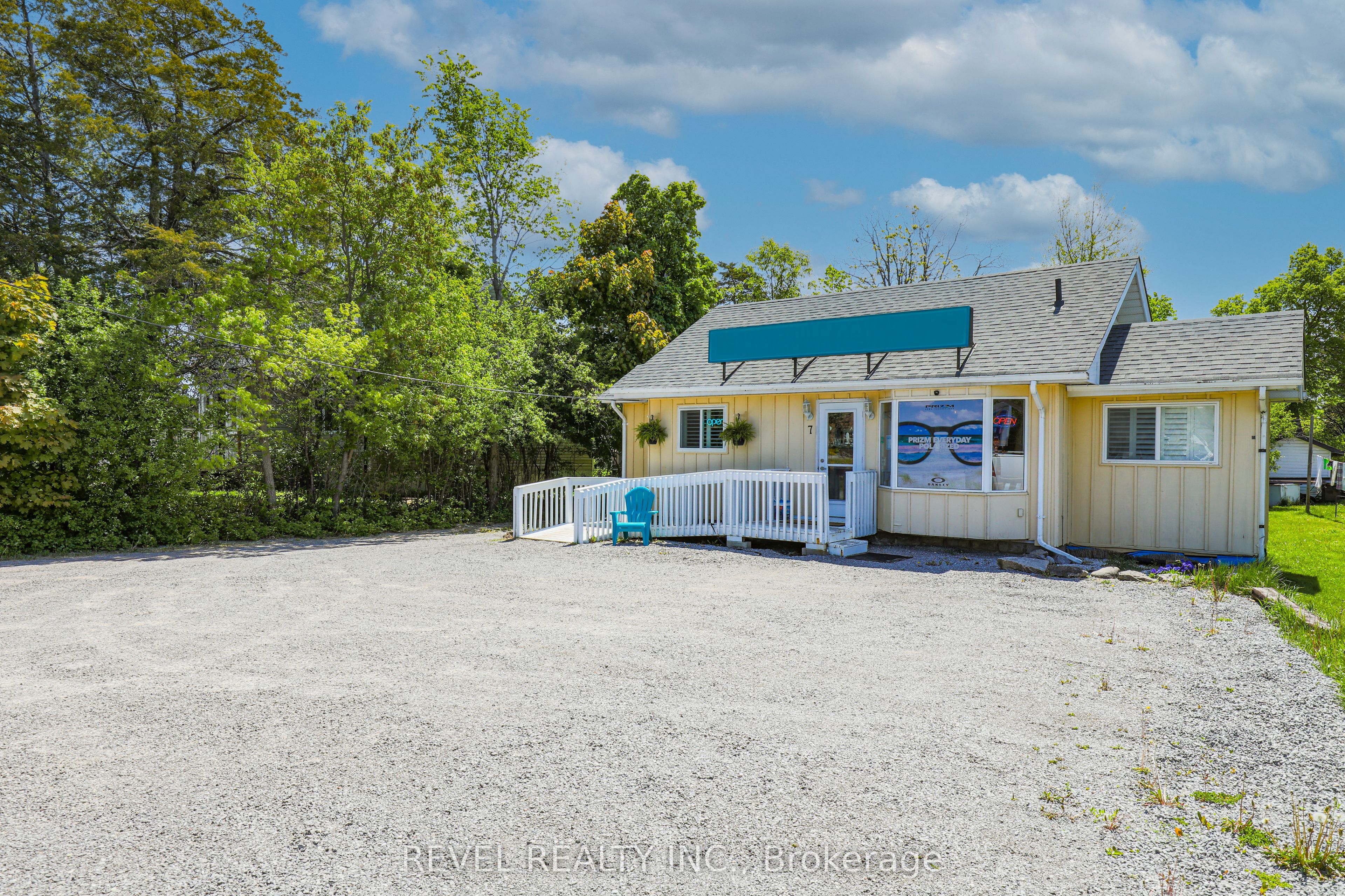 7 Kingsway Drive