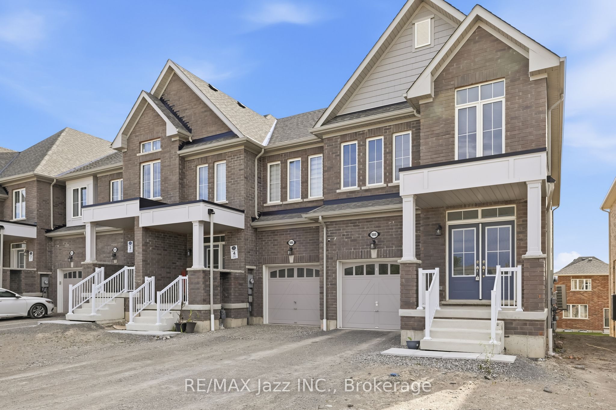 988 Matthew Murray Crescent