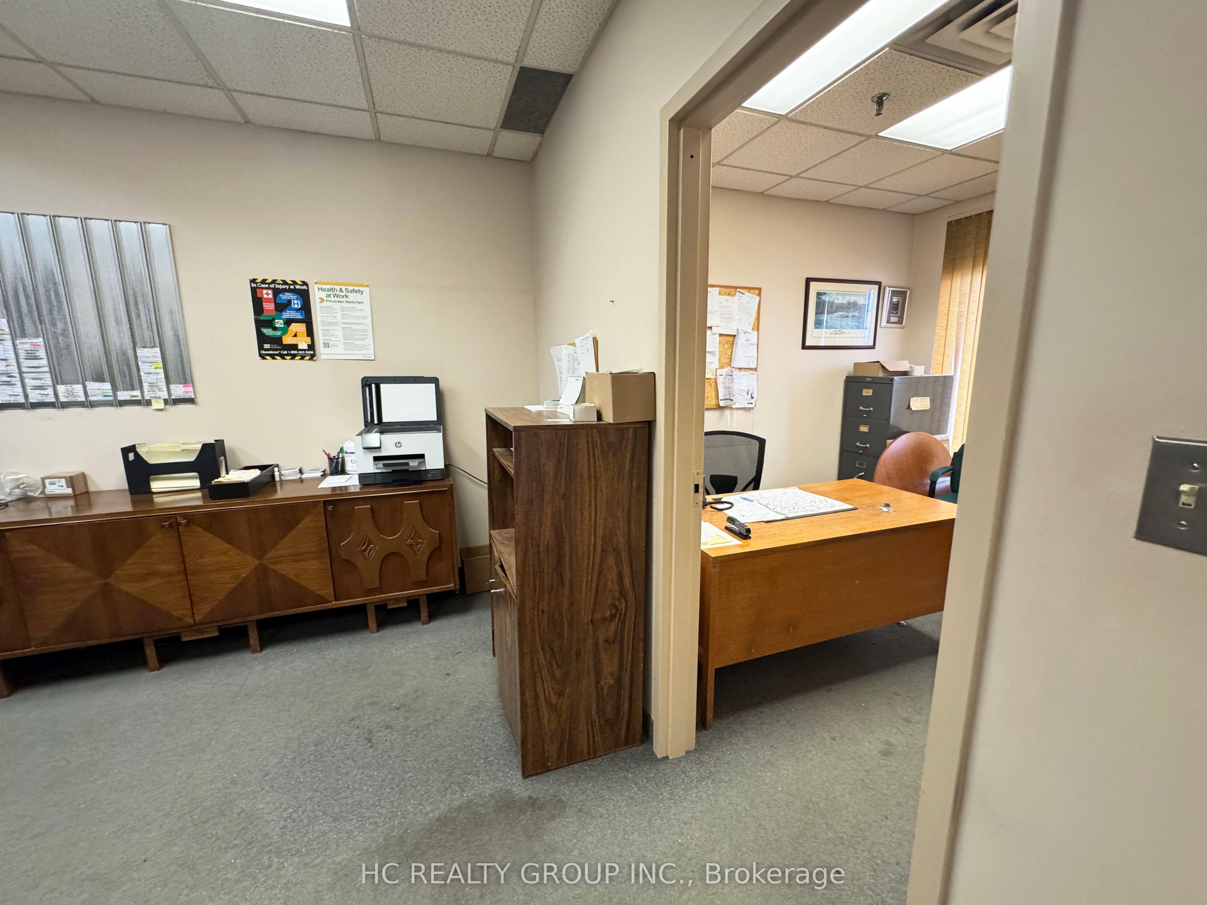 3300 Steeles Avenue W 16