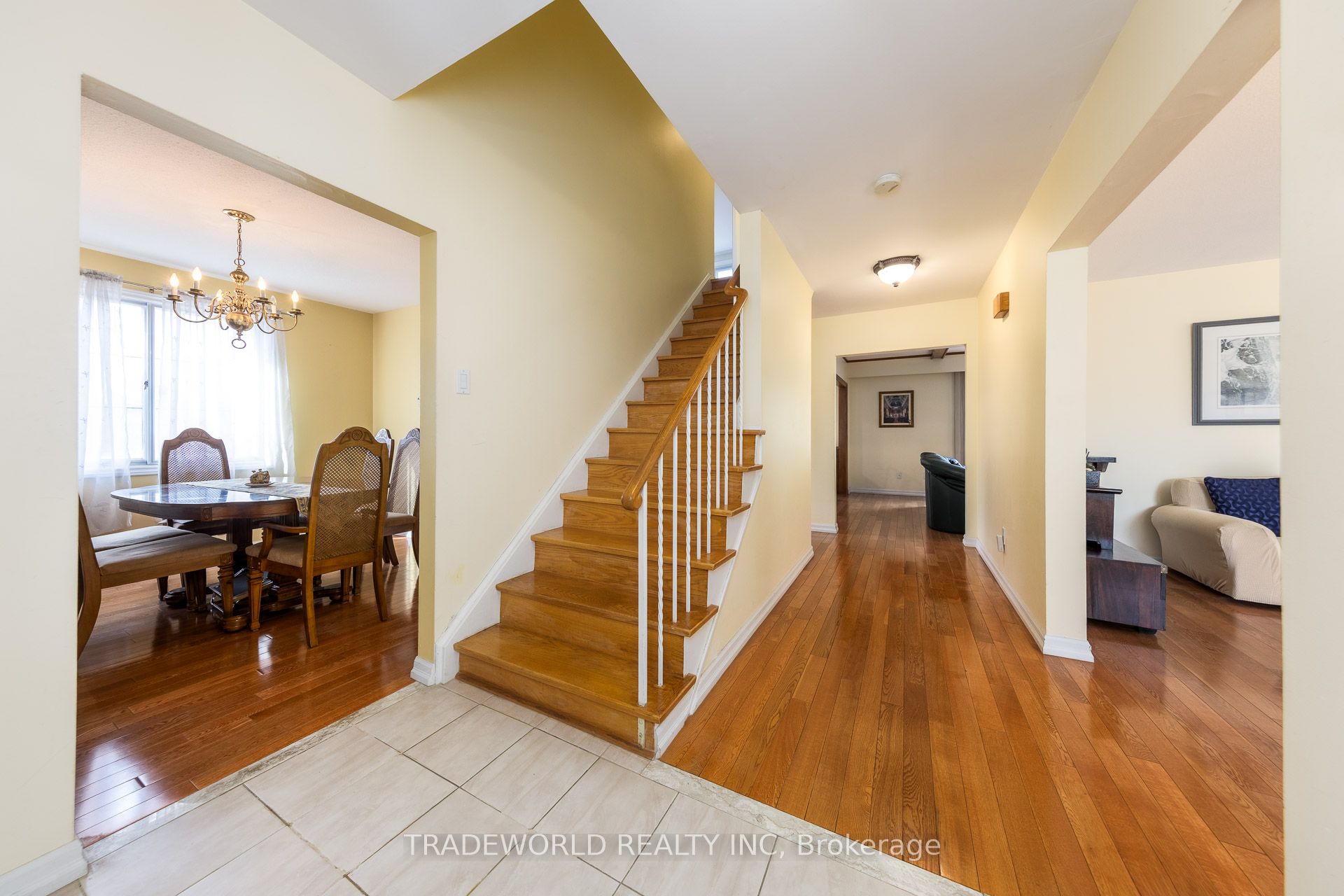 1924 Steepbank Crescent