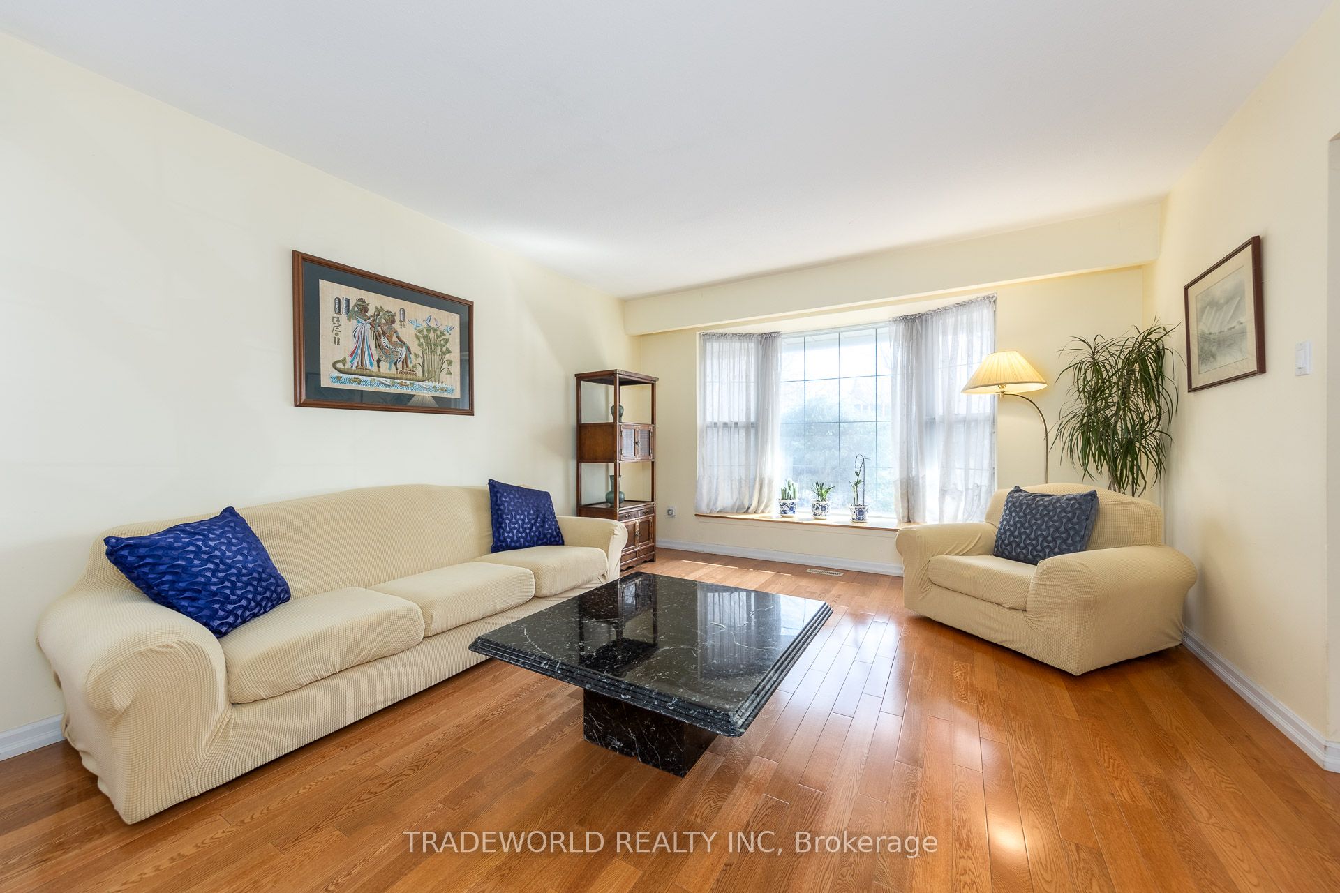 1924 Steepbank Crescent