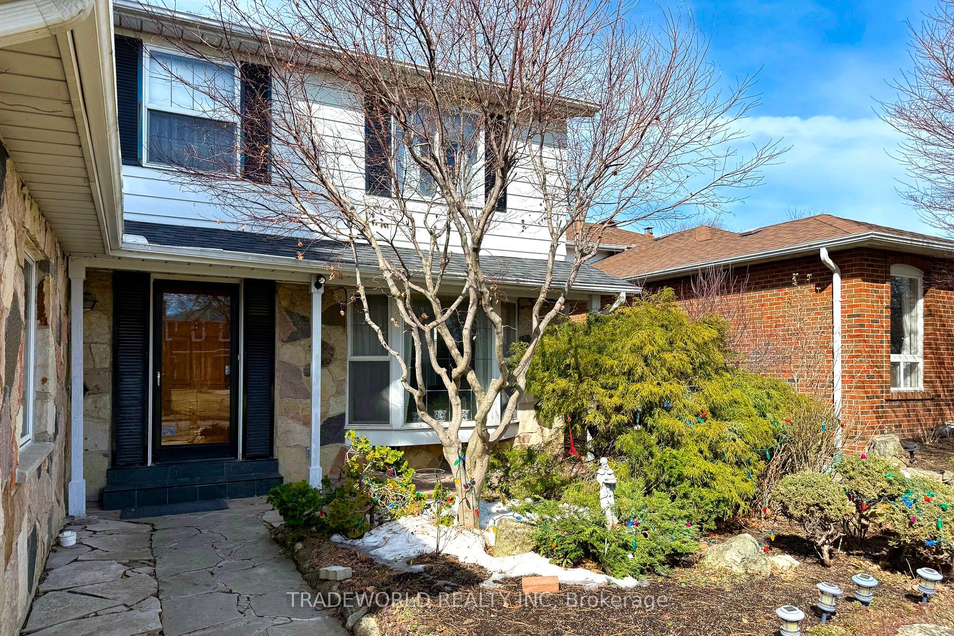 1924 Steepbank Crescent