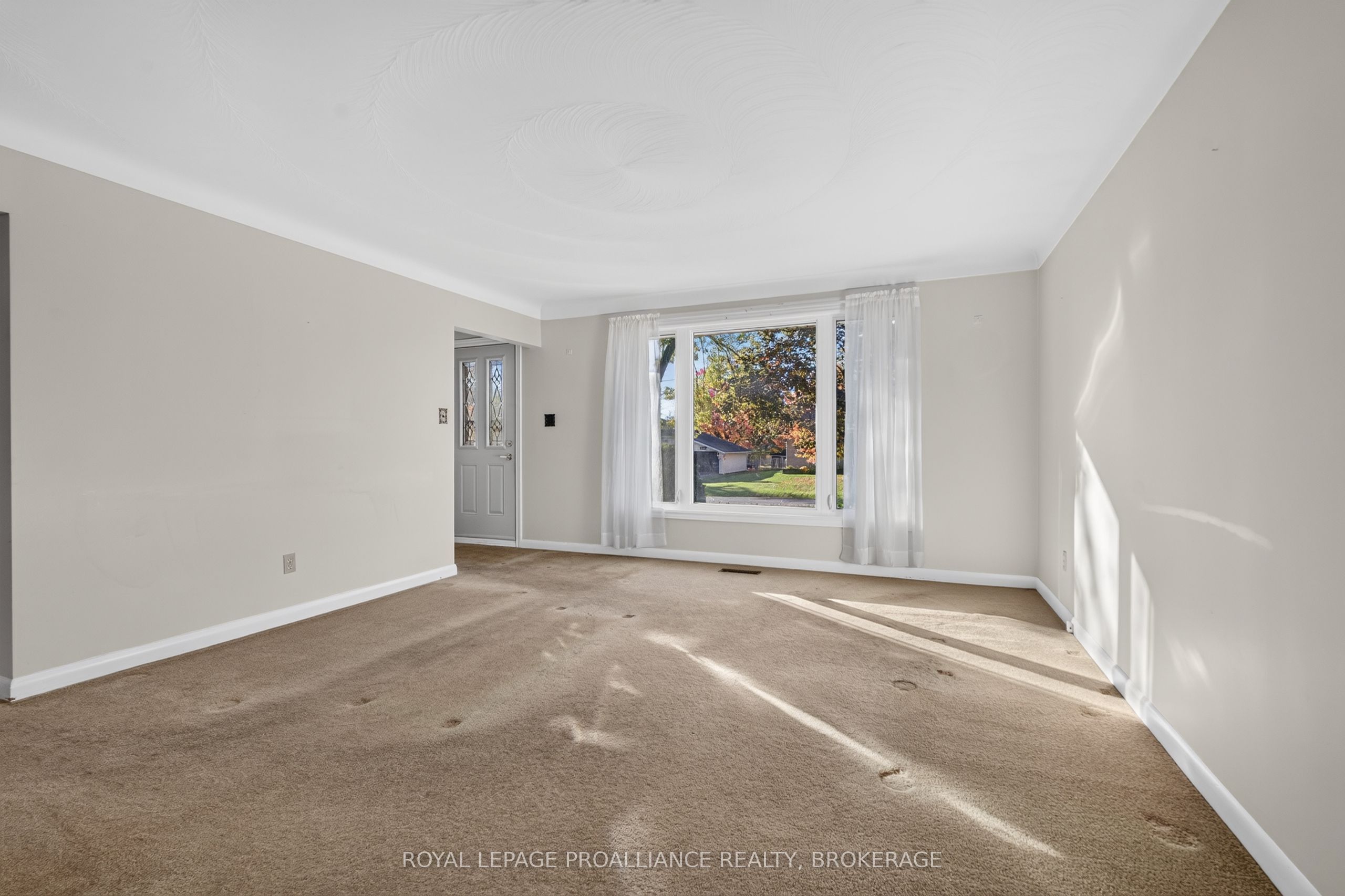 1416 Woodfield Crescent