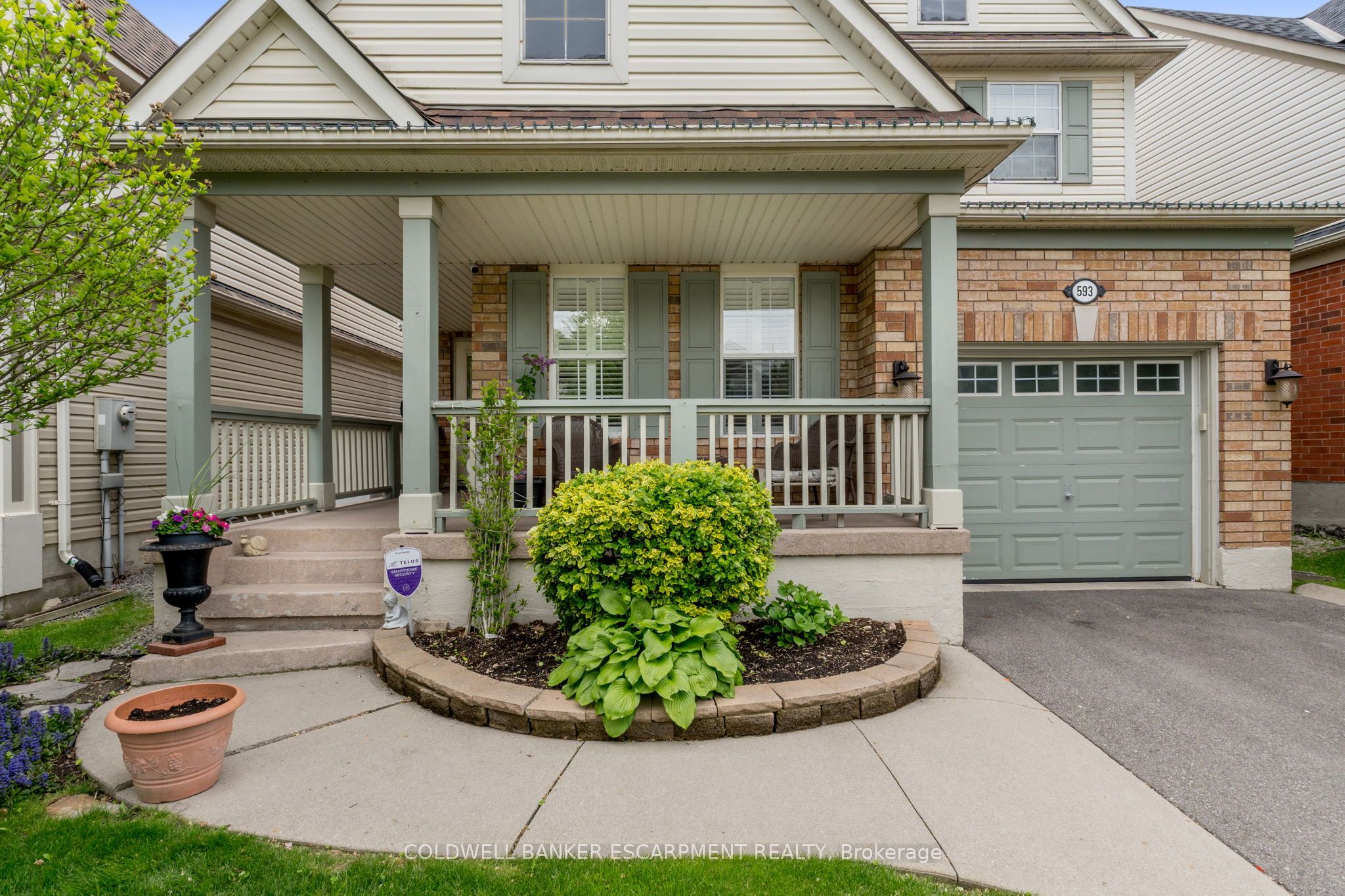 593 Caverhill Crescent