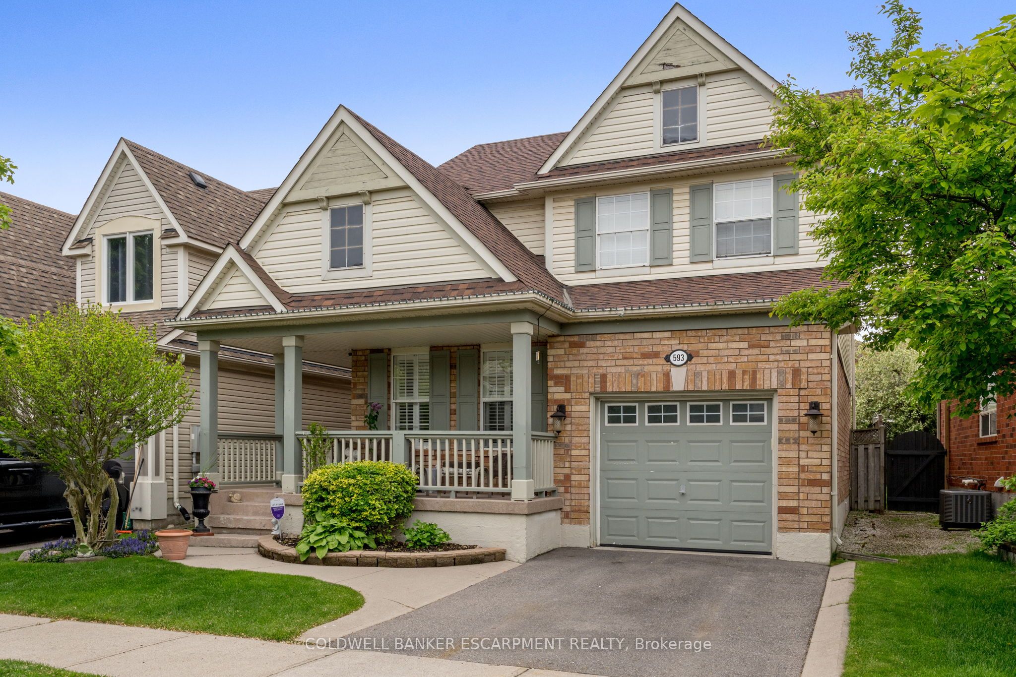 593 Caverhill Crescent