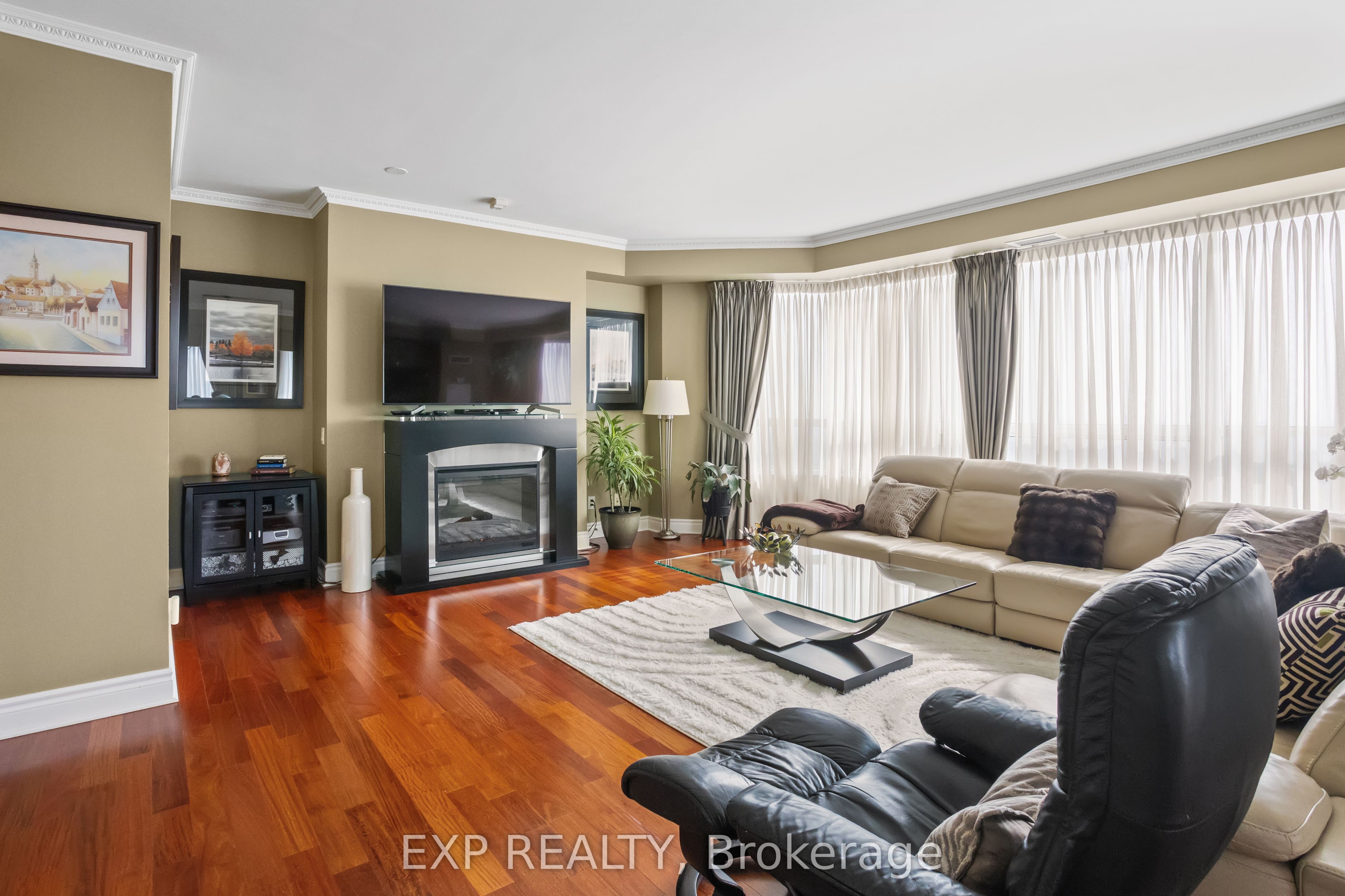 25 Kingsbridge Garden Circle 2709