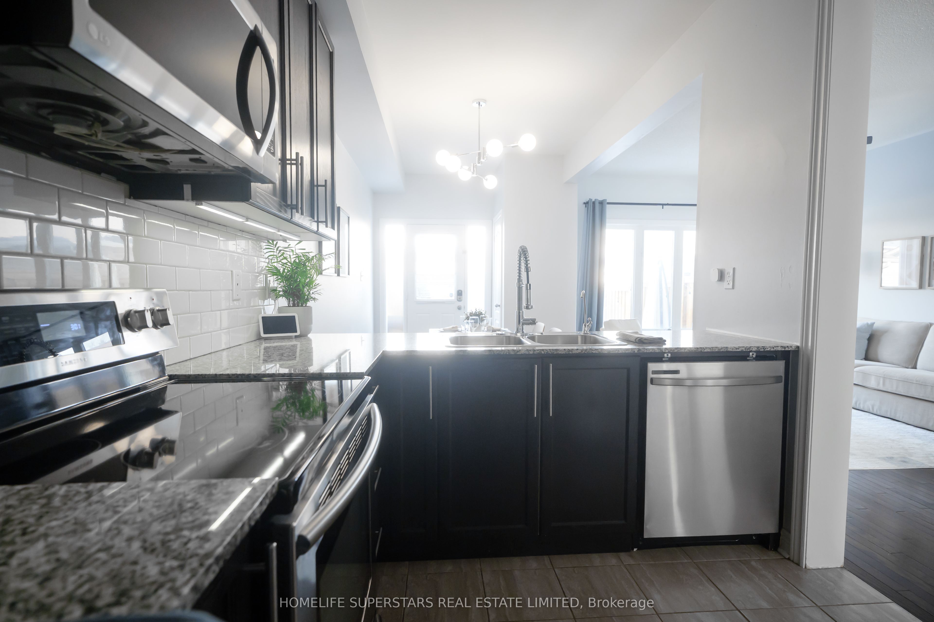 2555 Canadian Street