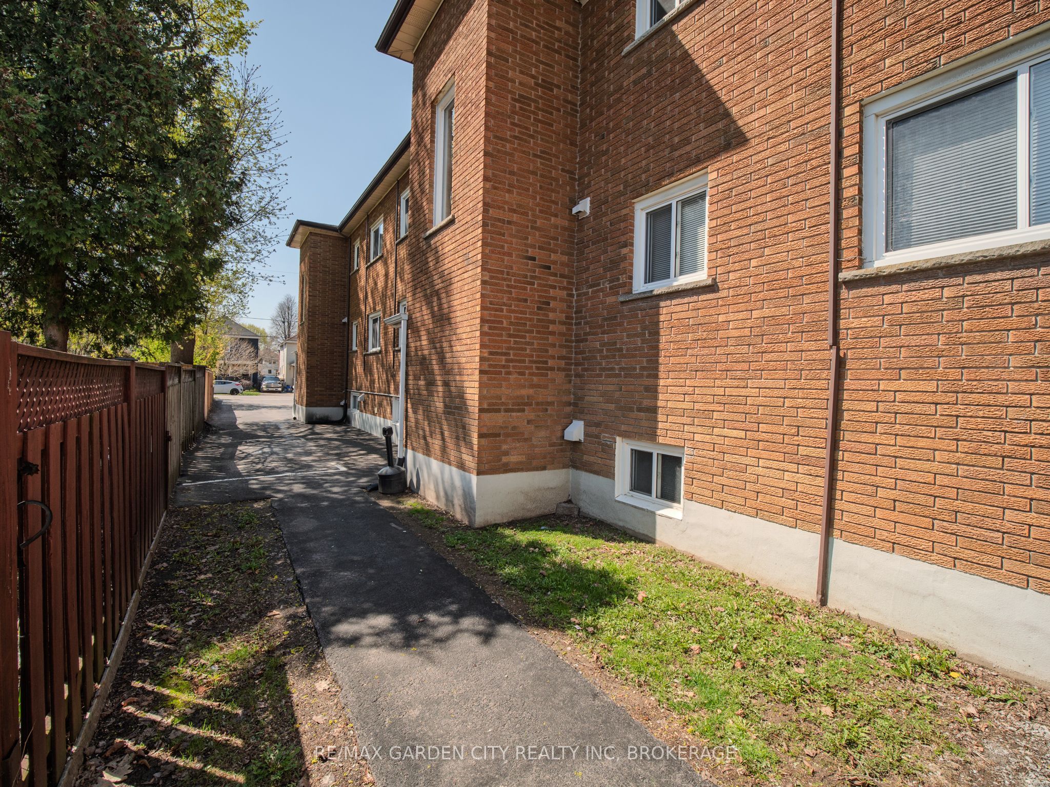 25 Ottawa Street