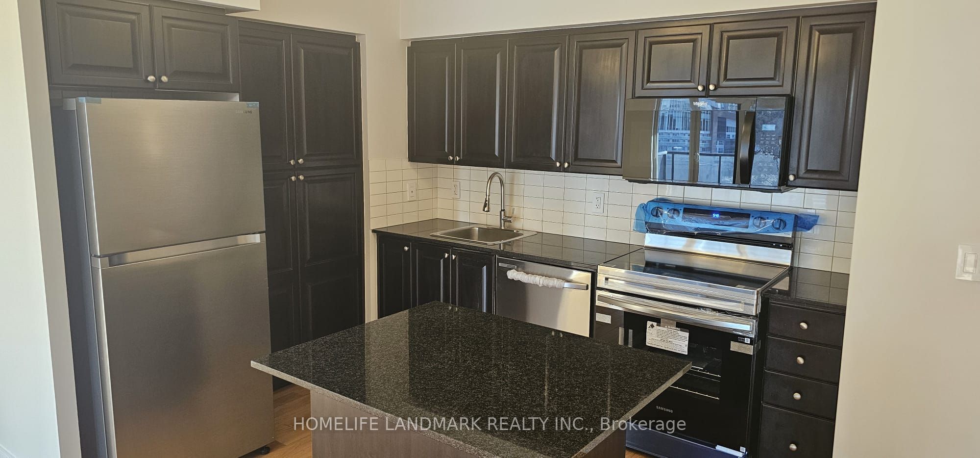 330 Burnhamthorpe Road W 604