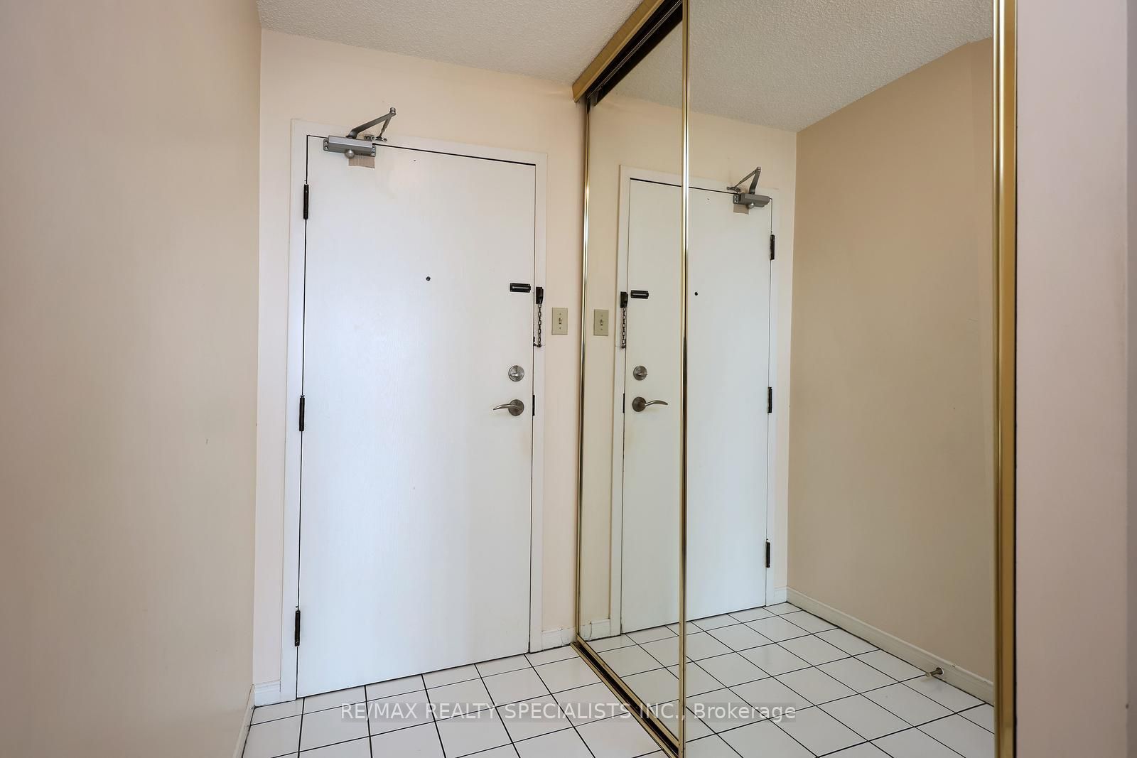 330 Rathburn Road W 1507