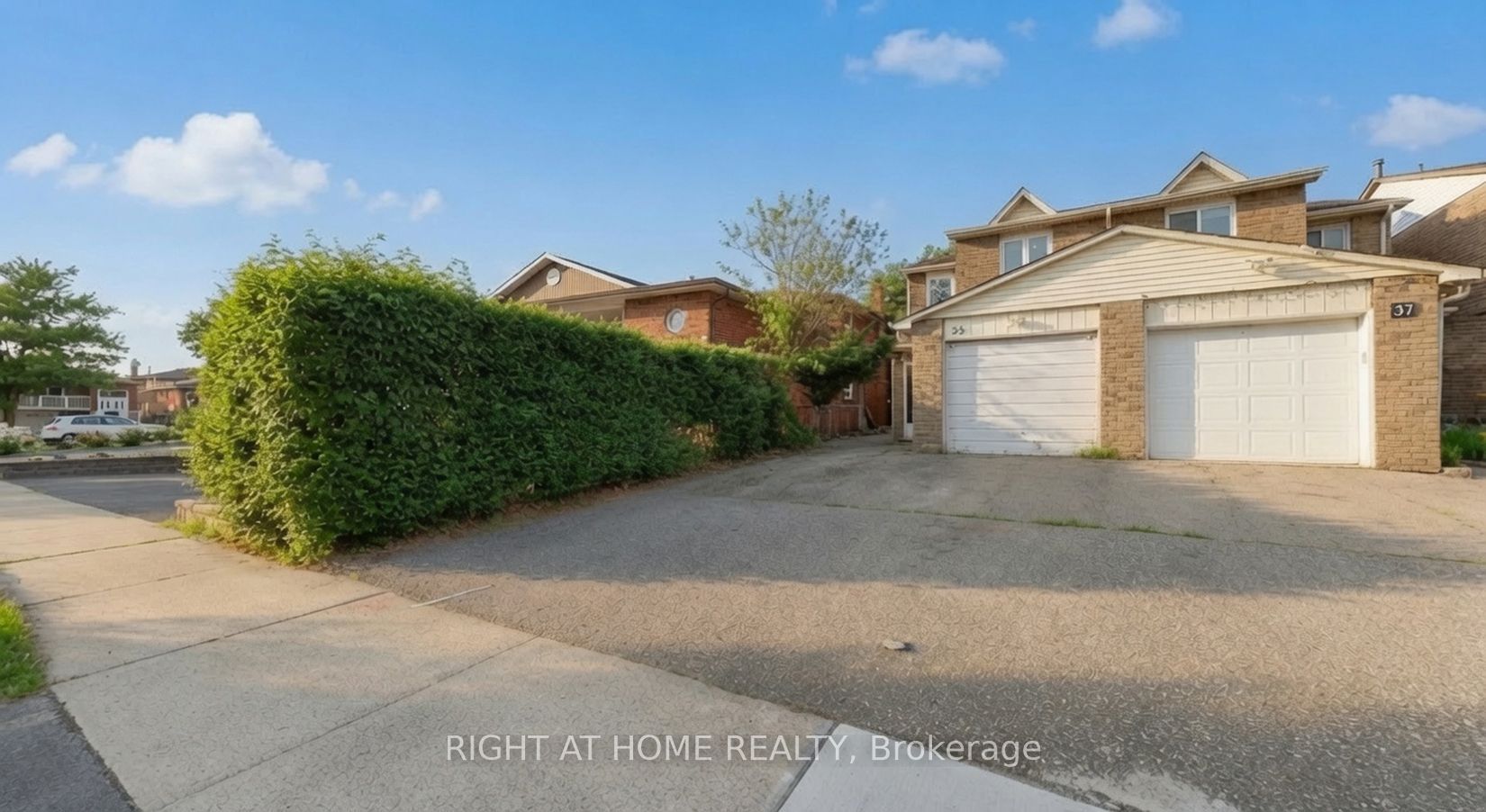 35 Chalfield Lane