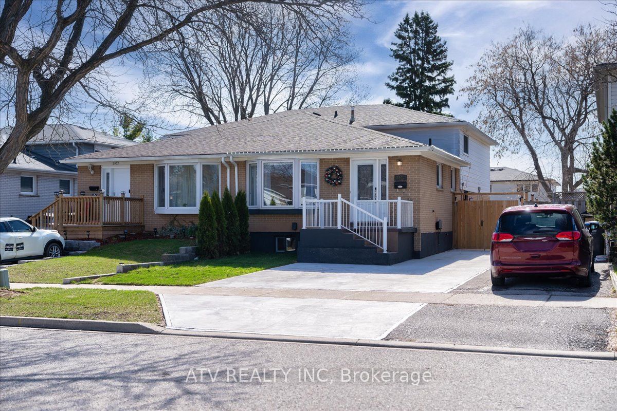 2504 Glamworth Crescent