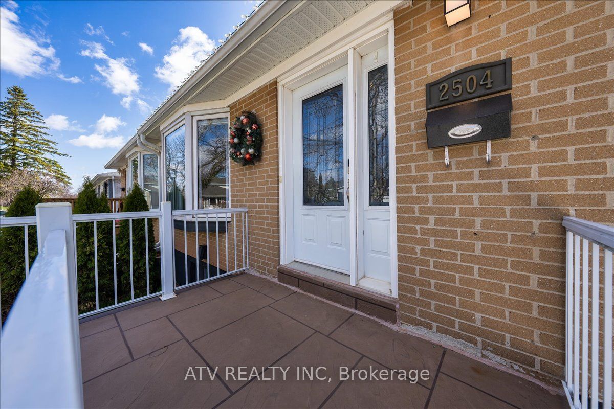 2504 Glamworth Crescent