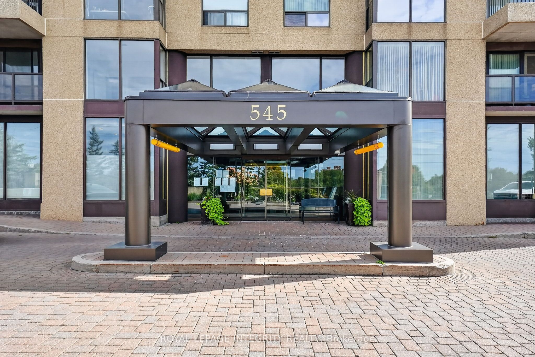 545 St Laurent Boulevard 302