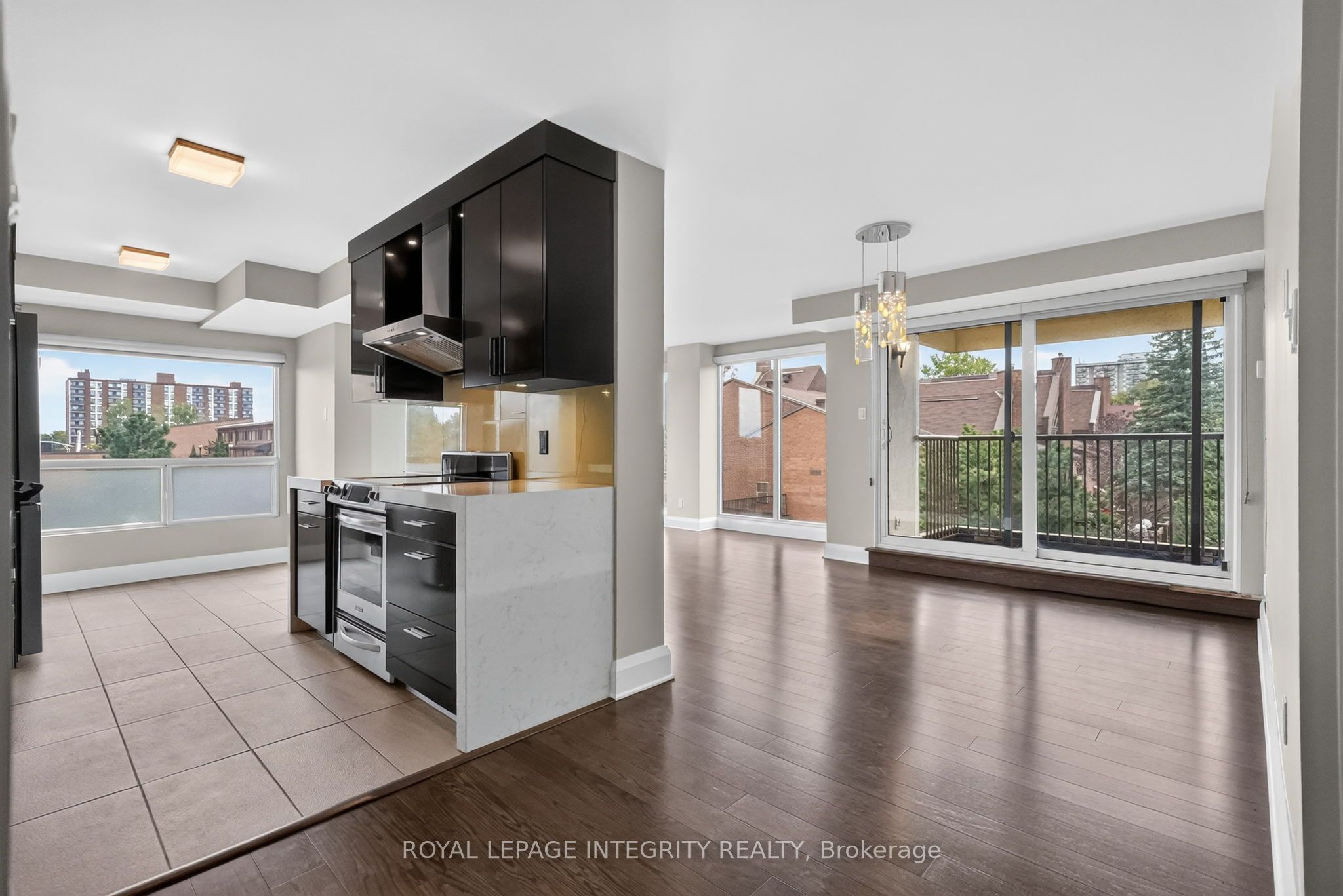 545 St Laurent Boulevard 302