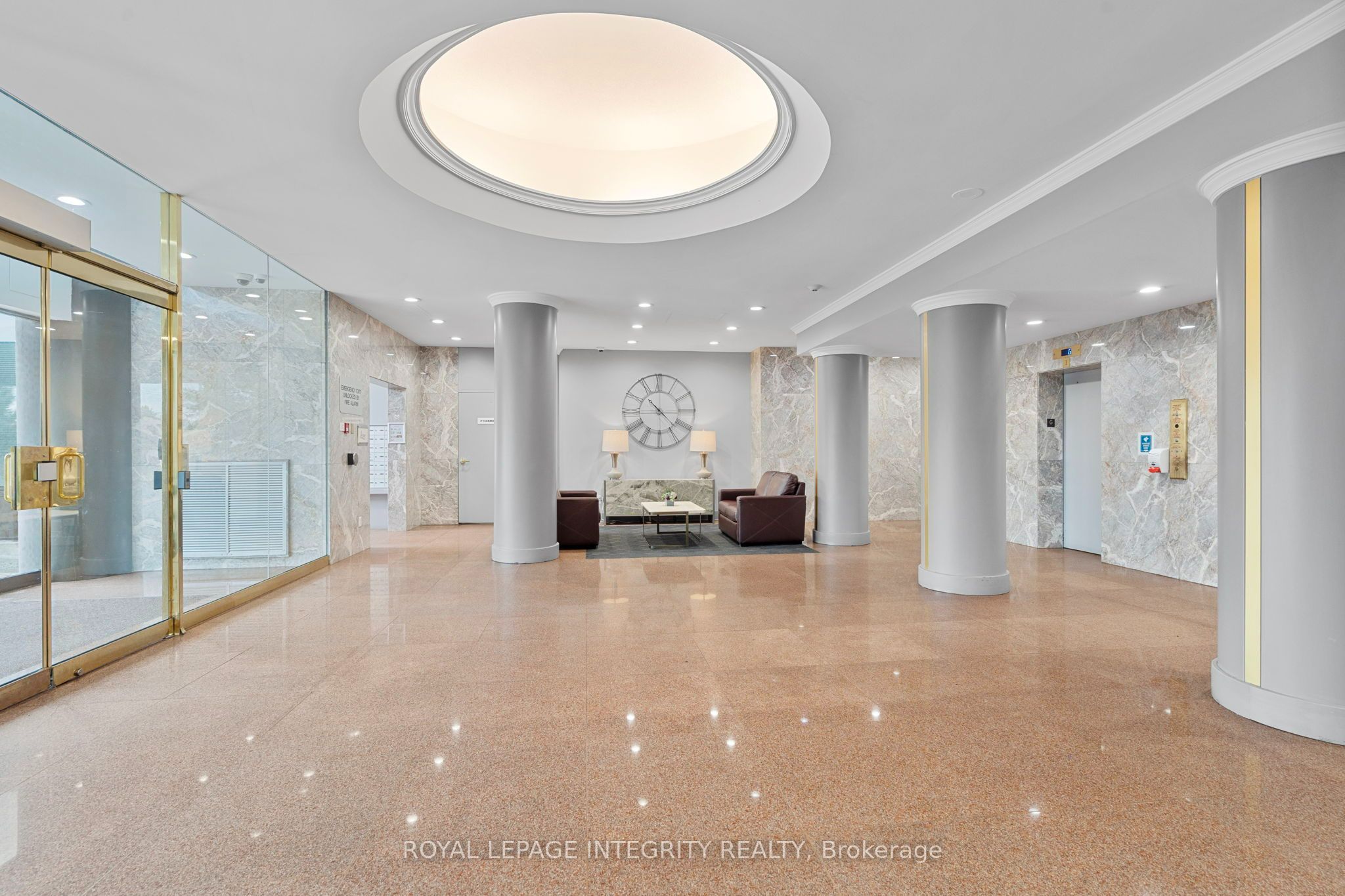 545 St Laurent Boulevard 302