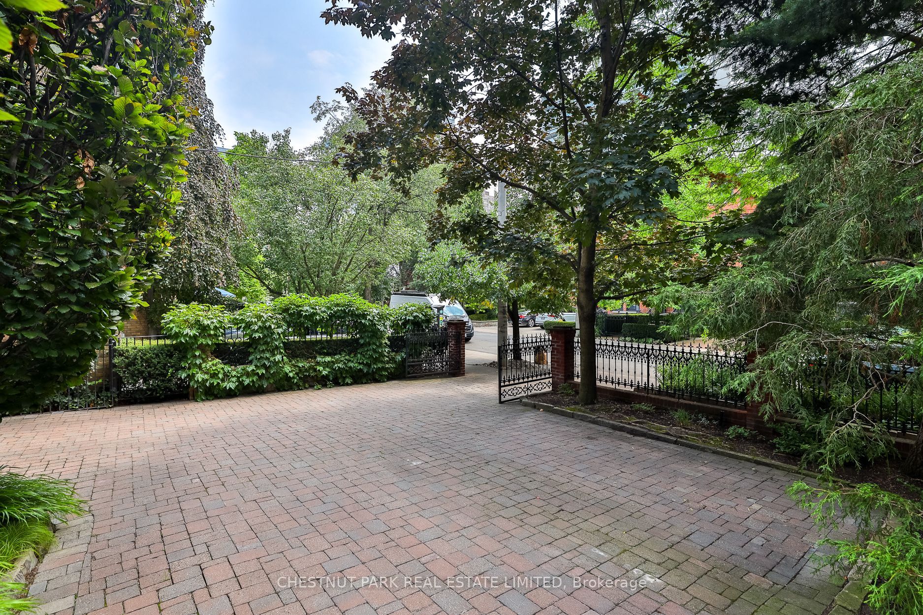 46 Lowther Avenue
