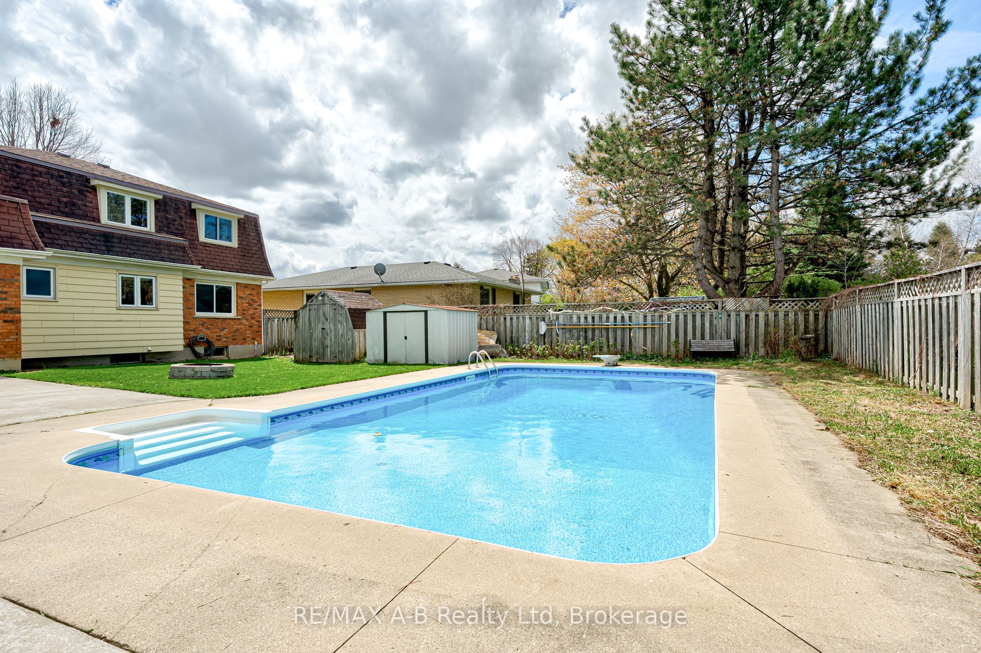 90 Windemere Crescent