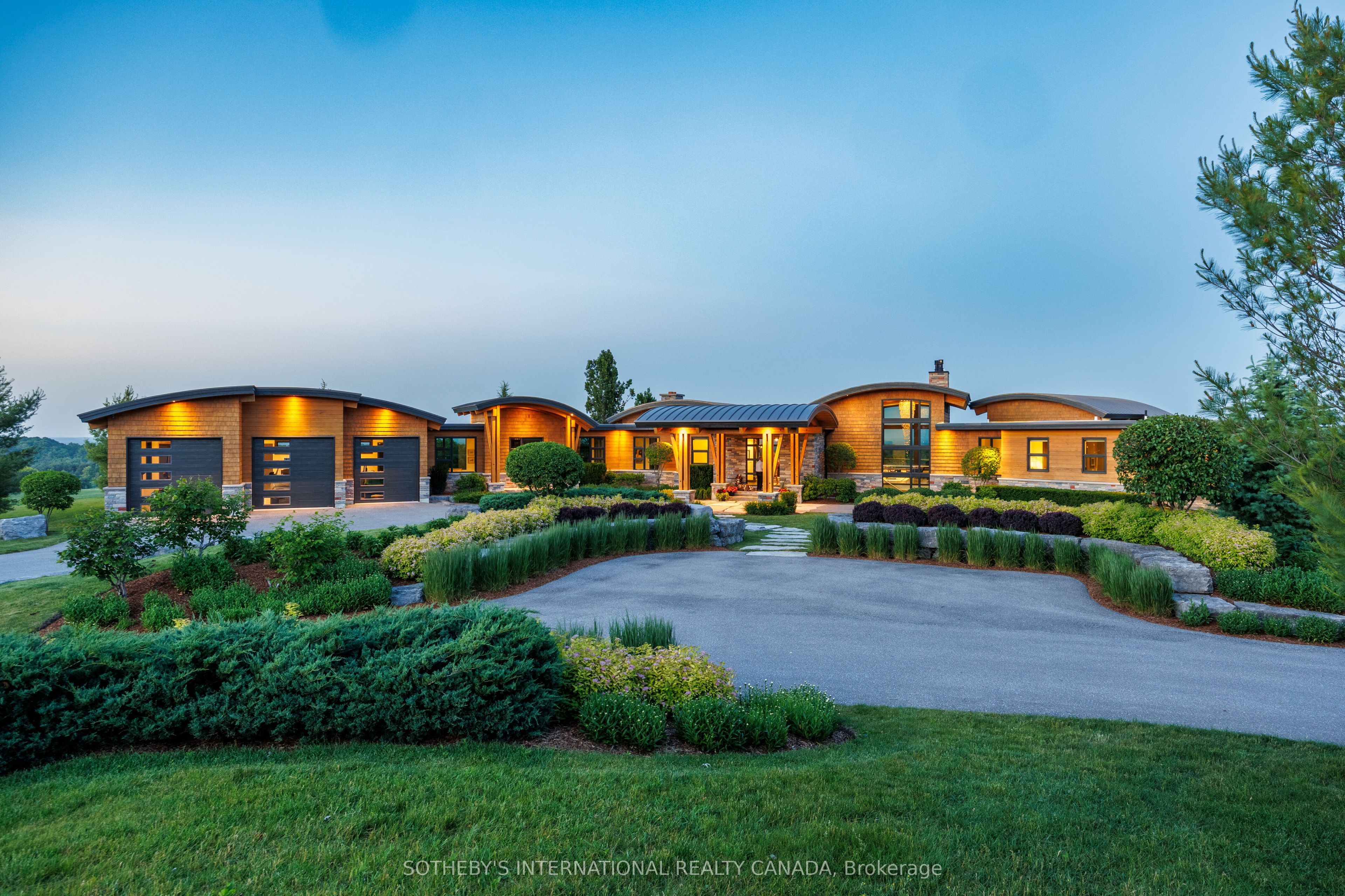 5765 ESCARPMENT Side Road