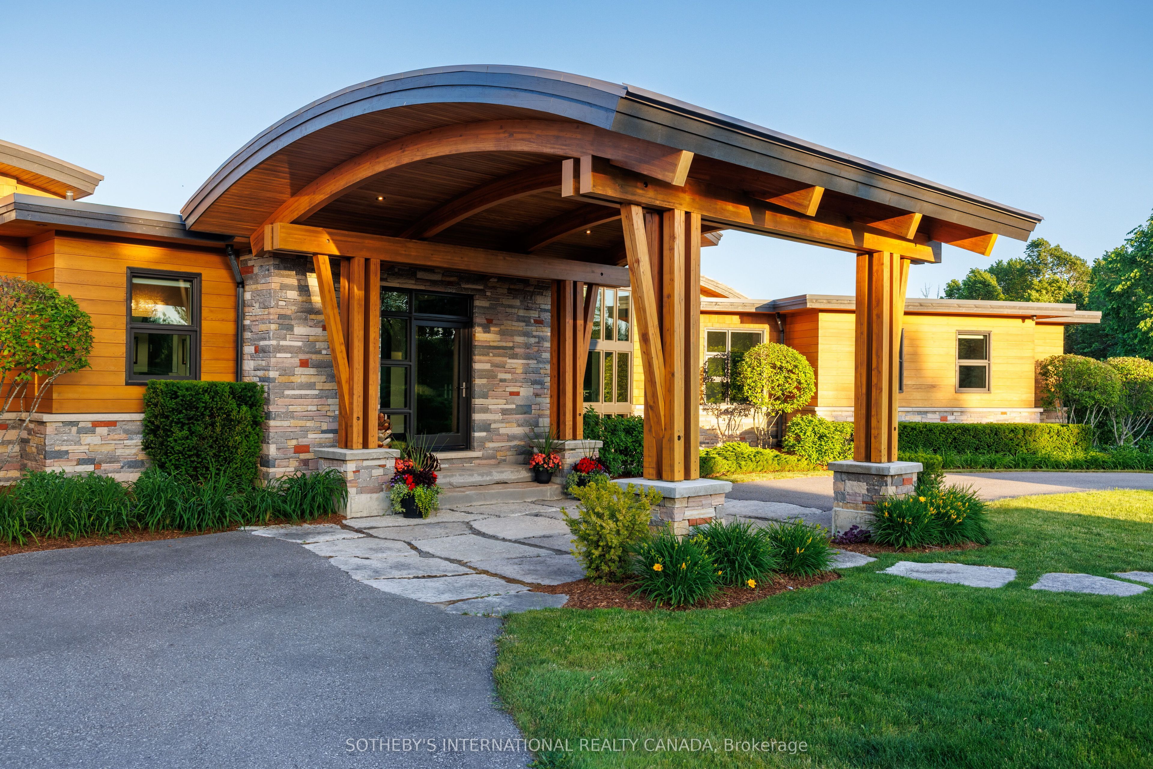 5765 ESCARPMENT Side Road