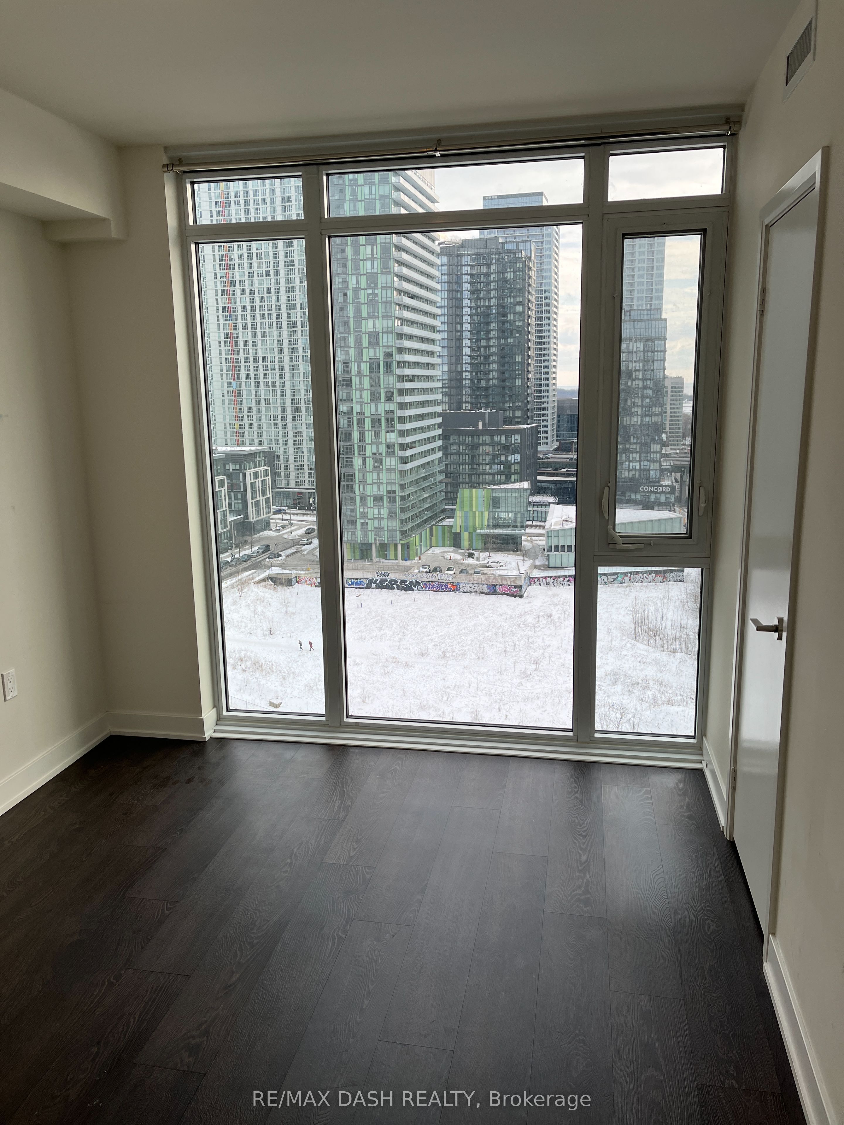27 Bathurst Street 806W