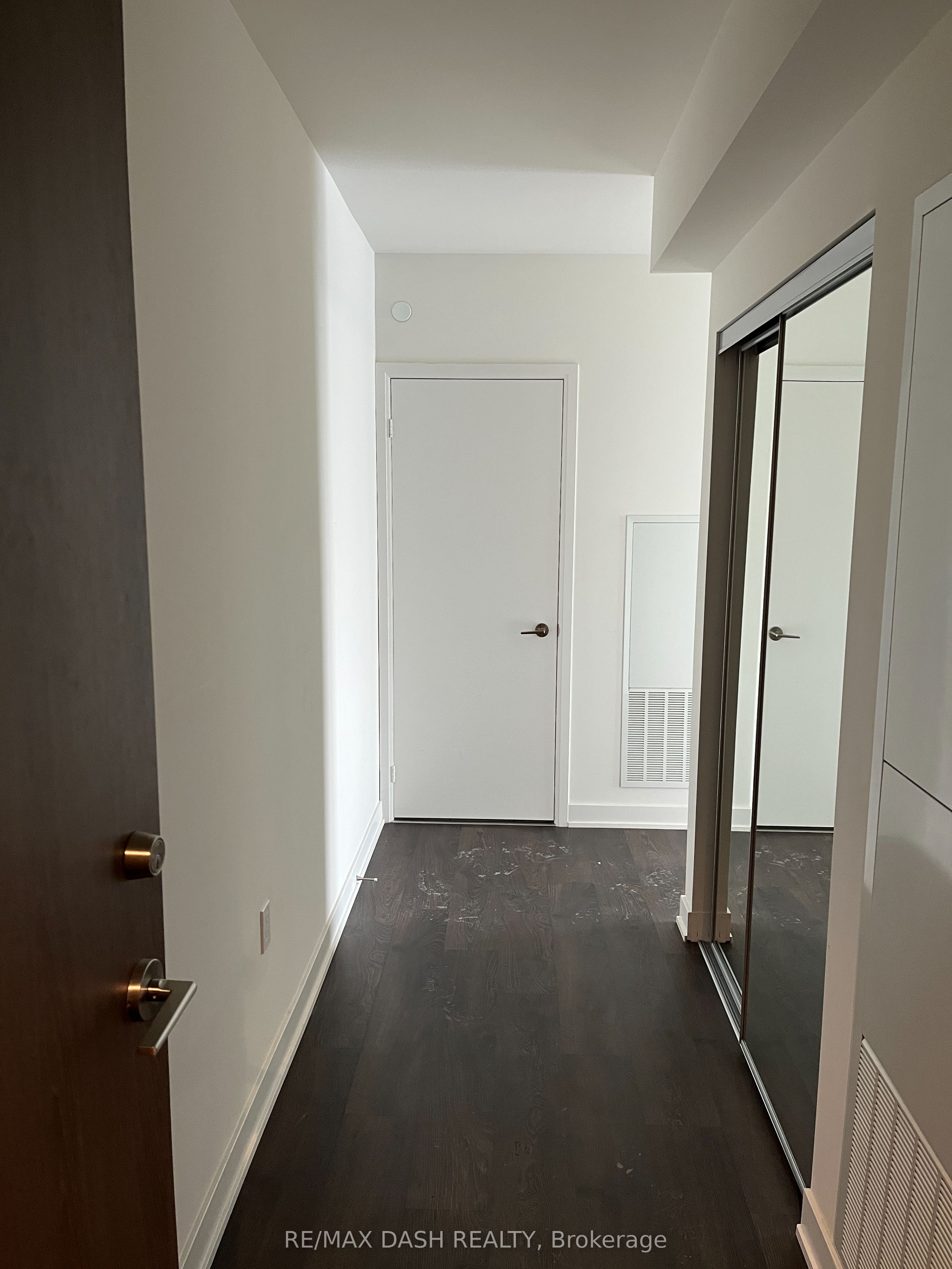 27 Bathurst Street 806W