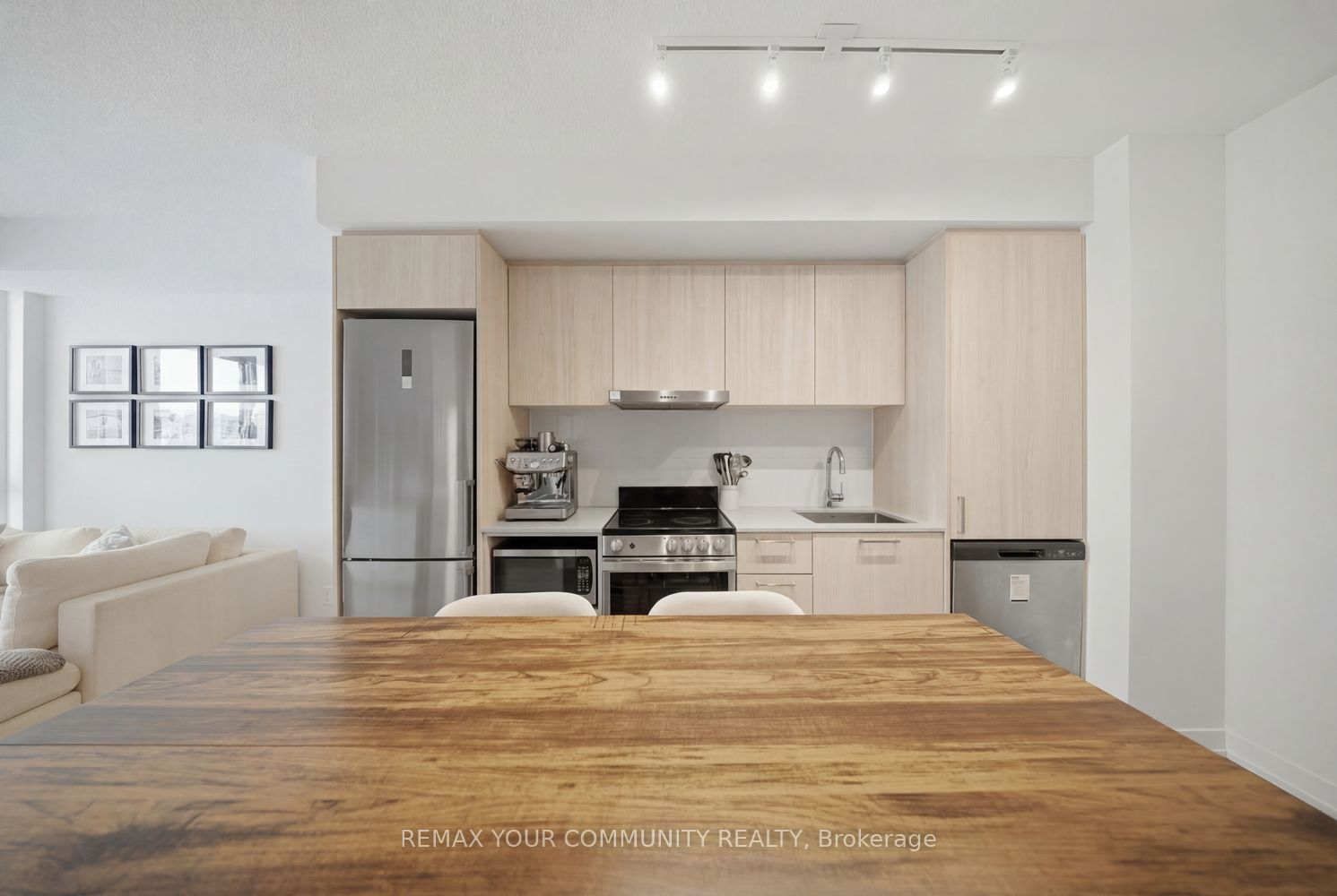 195 Commerce Street 905