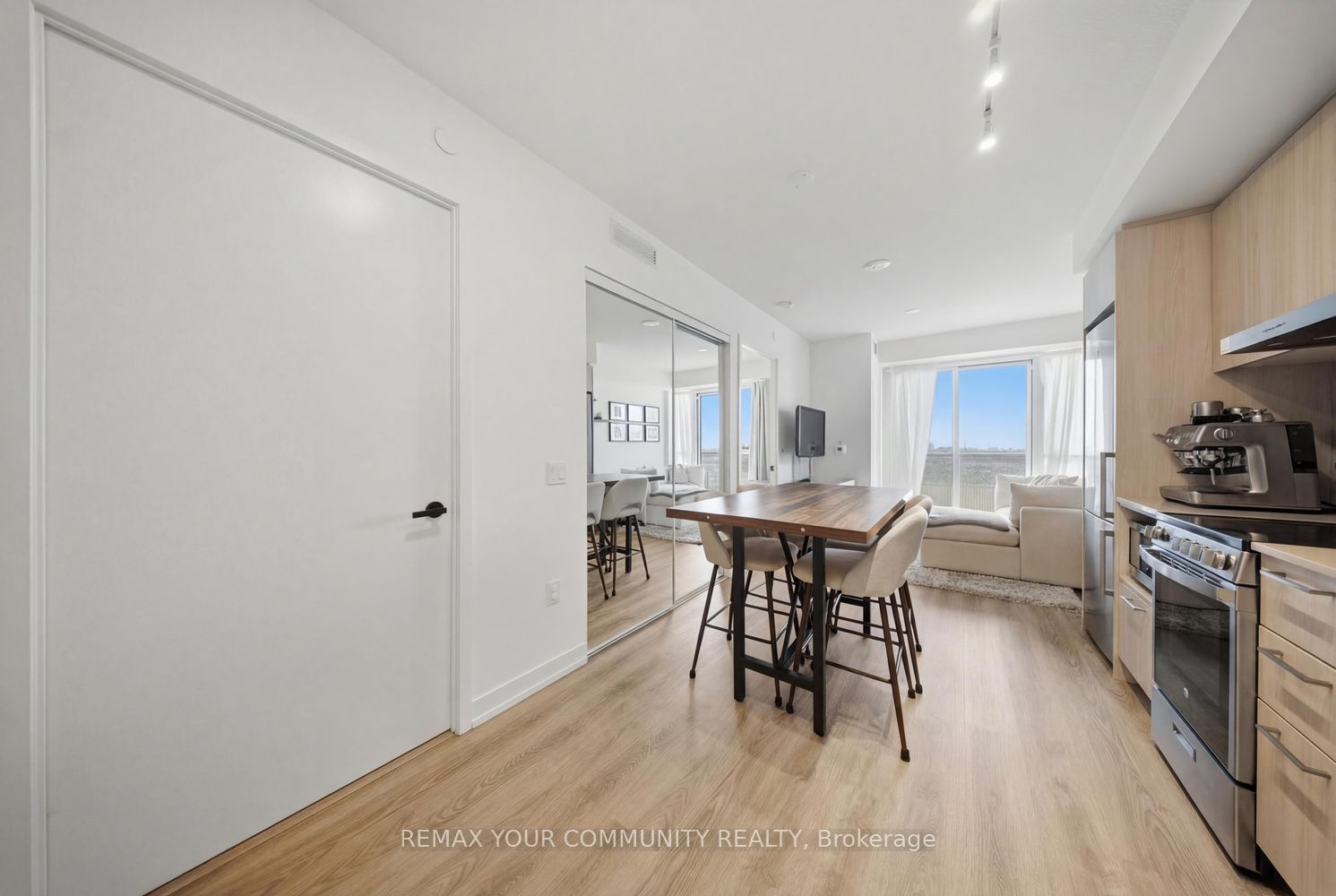 195 Commerce Street 905