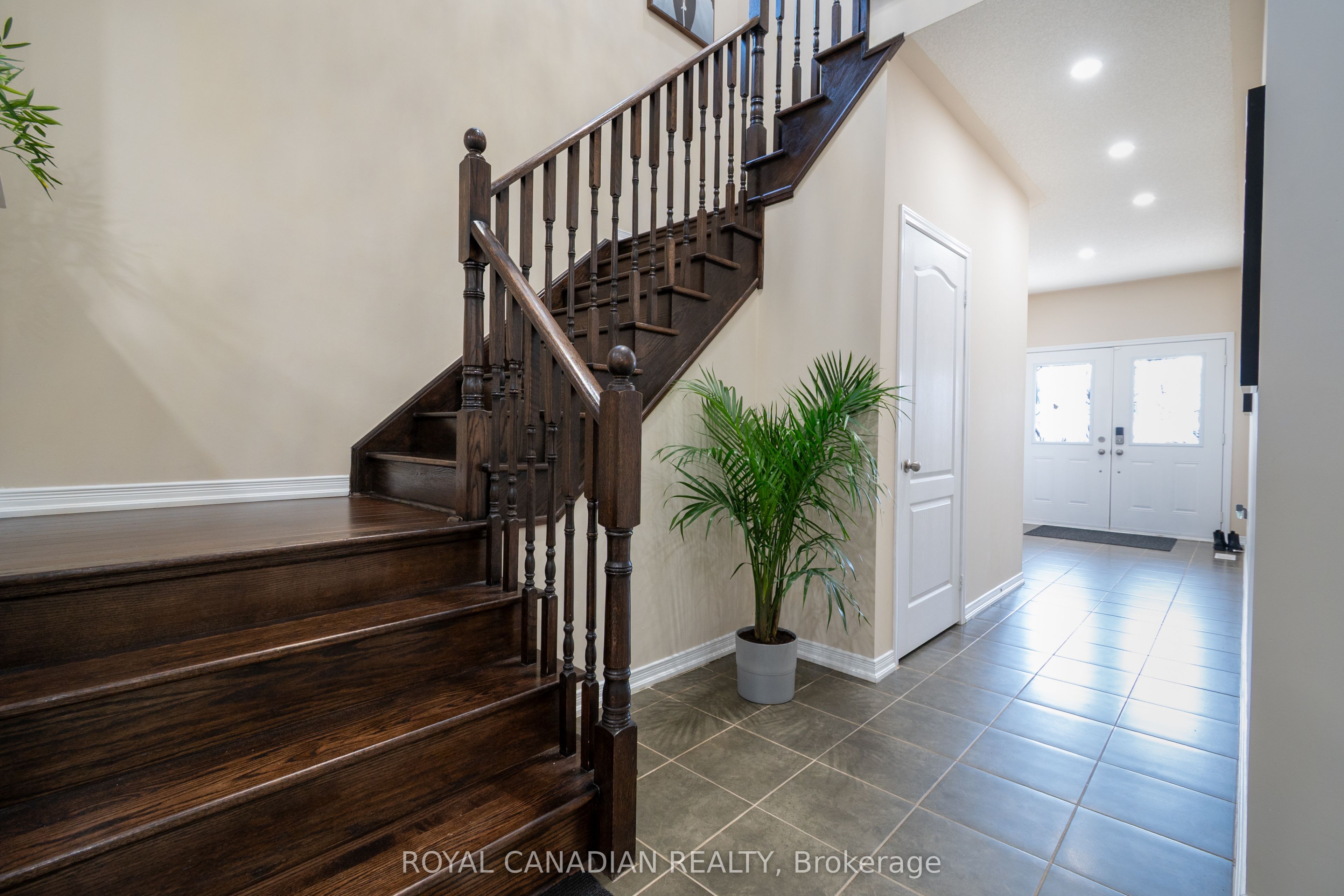 213 Richardson Crescent