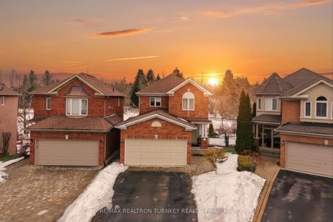 423 Hewitt Circle Newmarket ON L3X 2L9