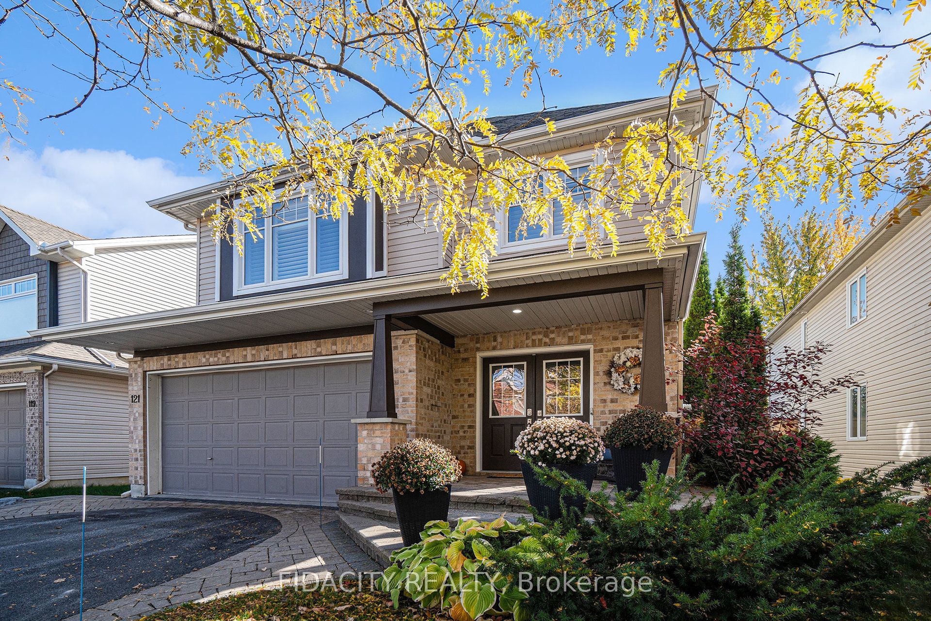 121 Bandelier Way