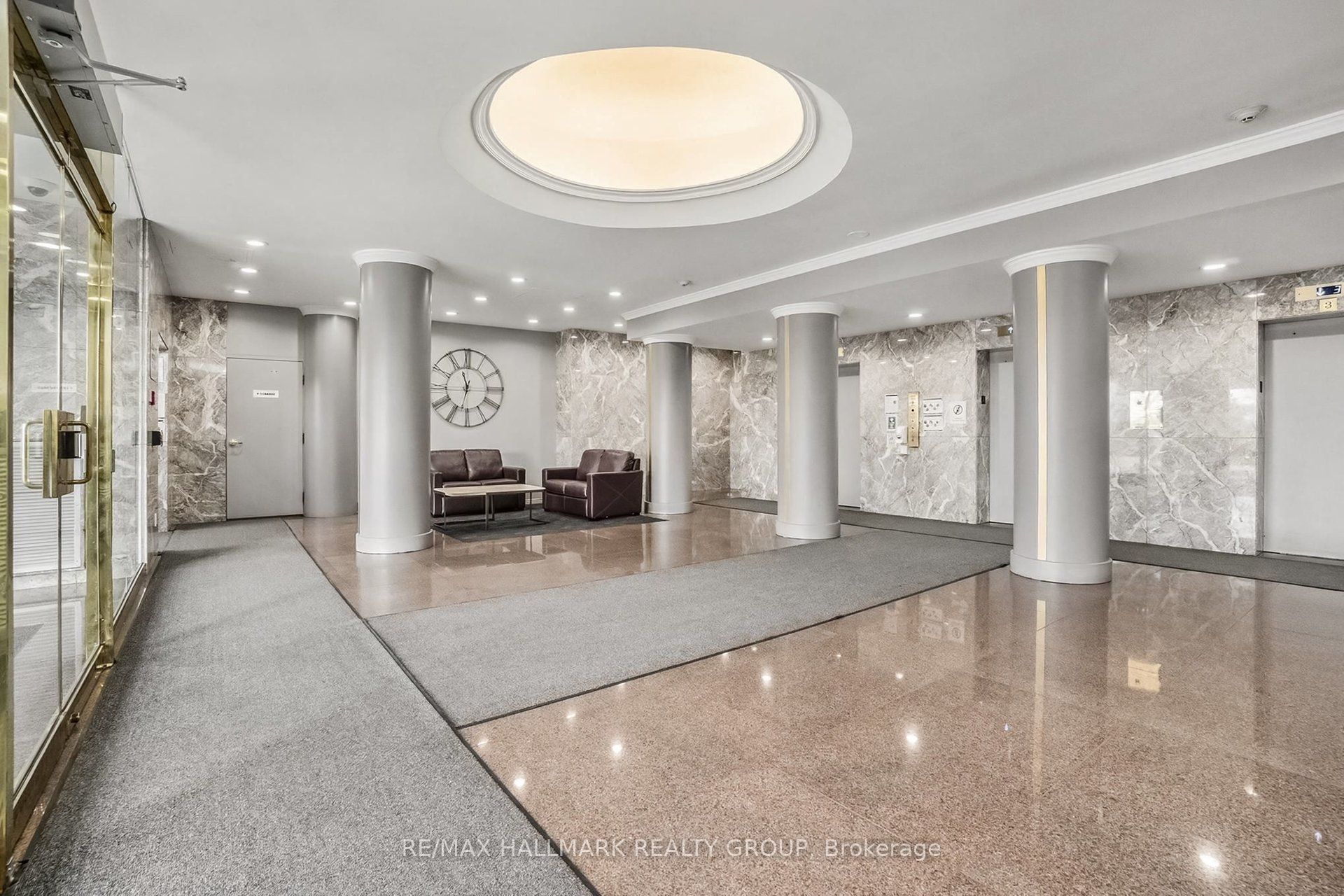 545 St Laurent Boulevard 805