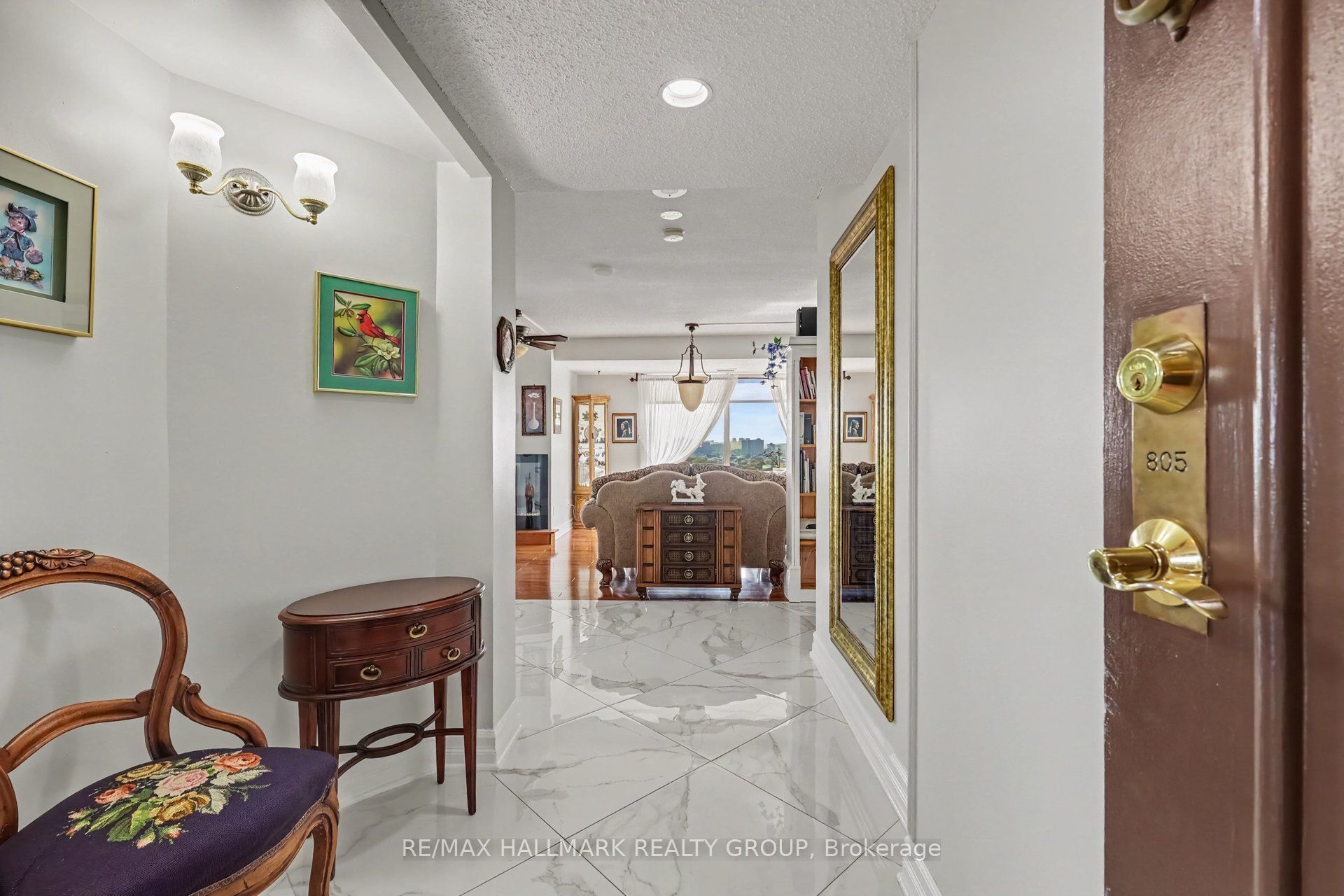 545 St Laurent Boulevard 805