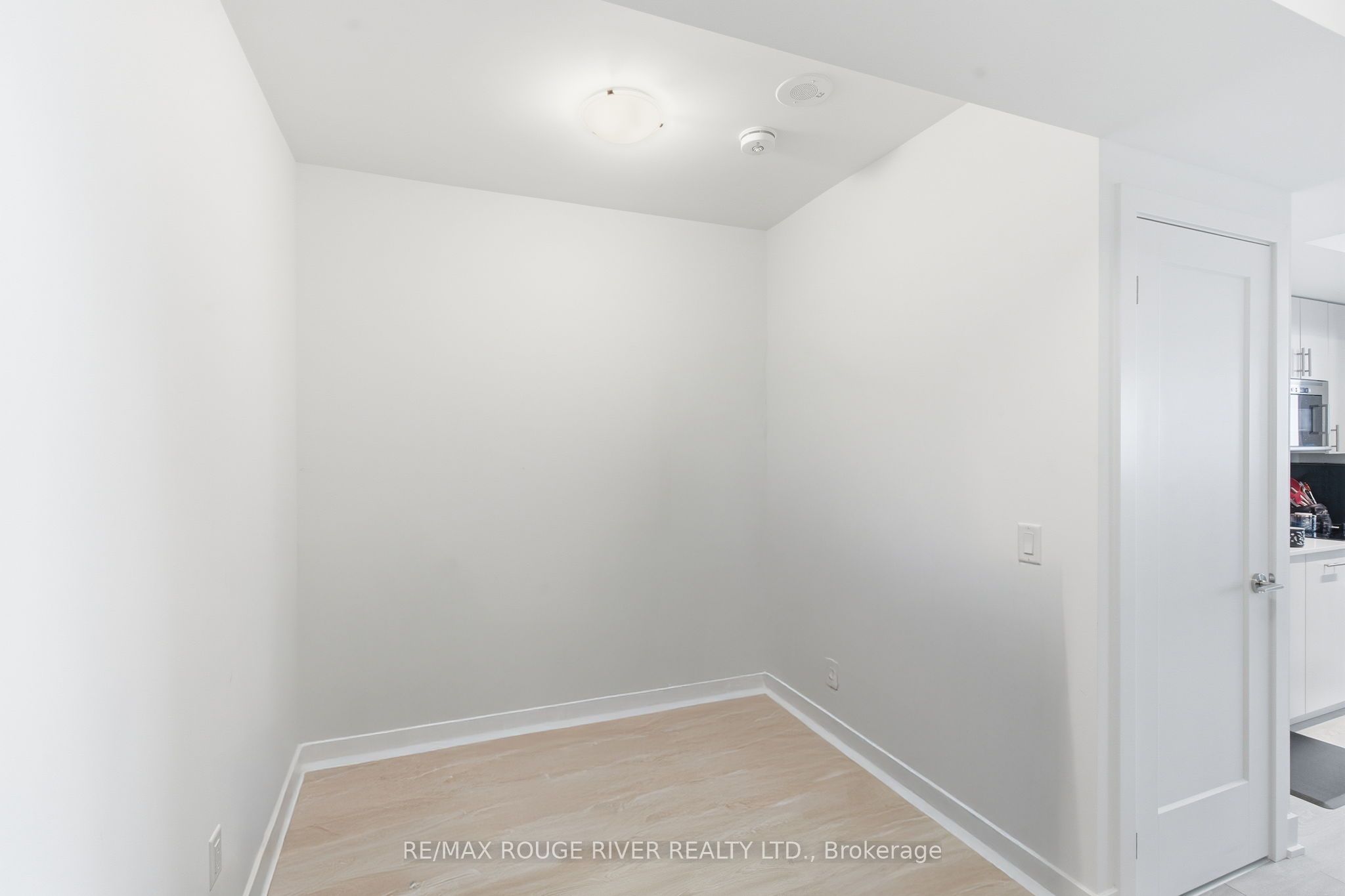 2545 SIMCOE Street N 2321