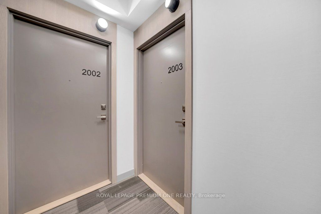 188 Fairview Mall Drive 2003