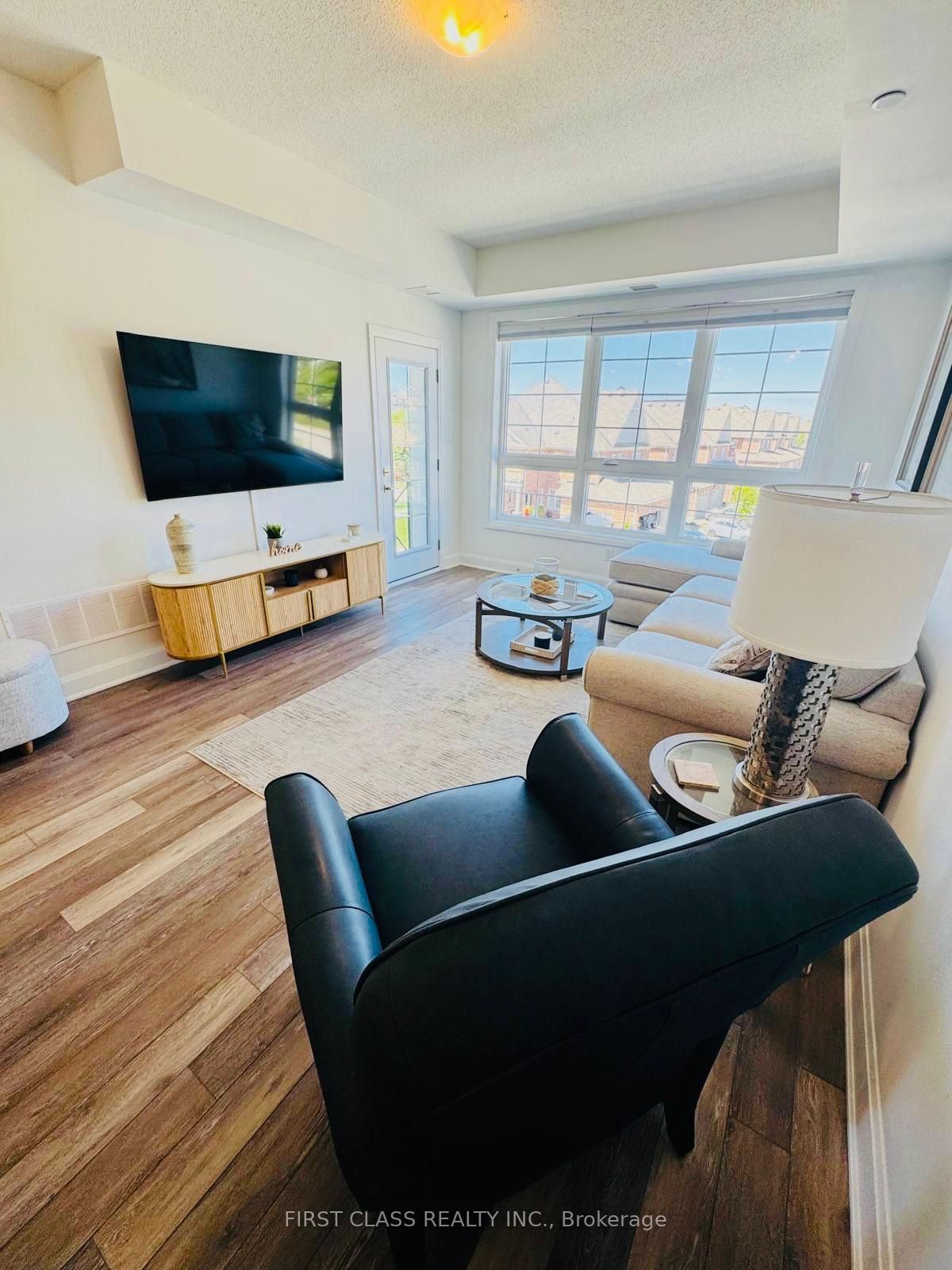 50 Lakebreeze Drive 306