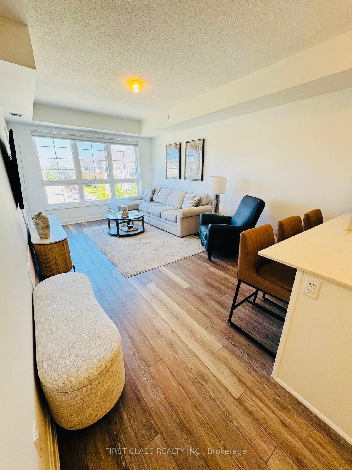 50 Lakebreeze Drive 306