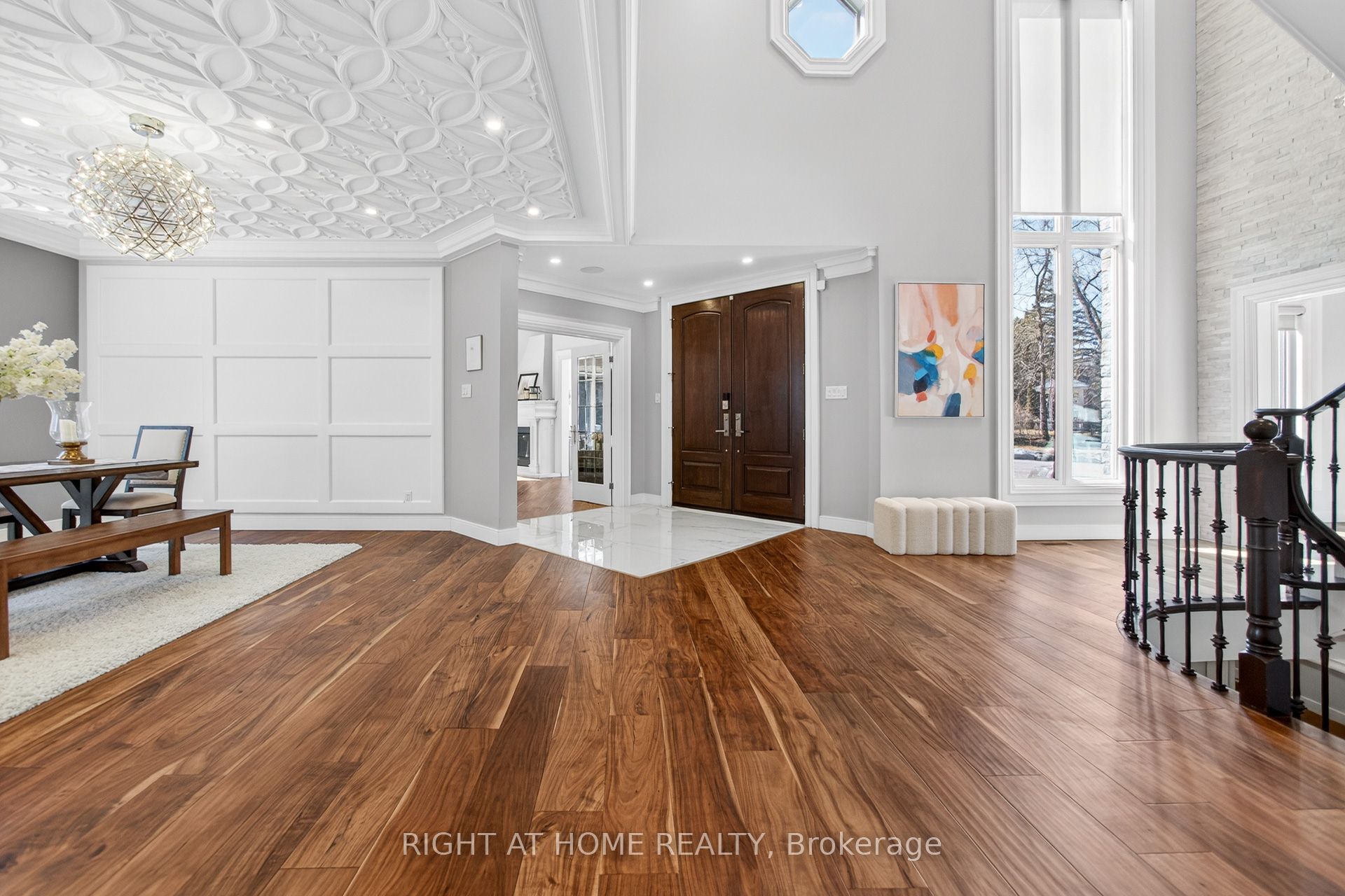 661 Wellington Street W