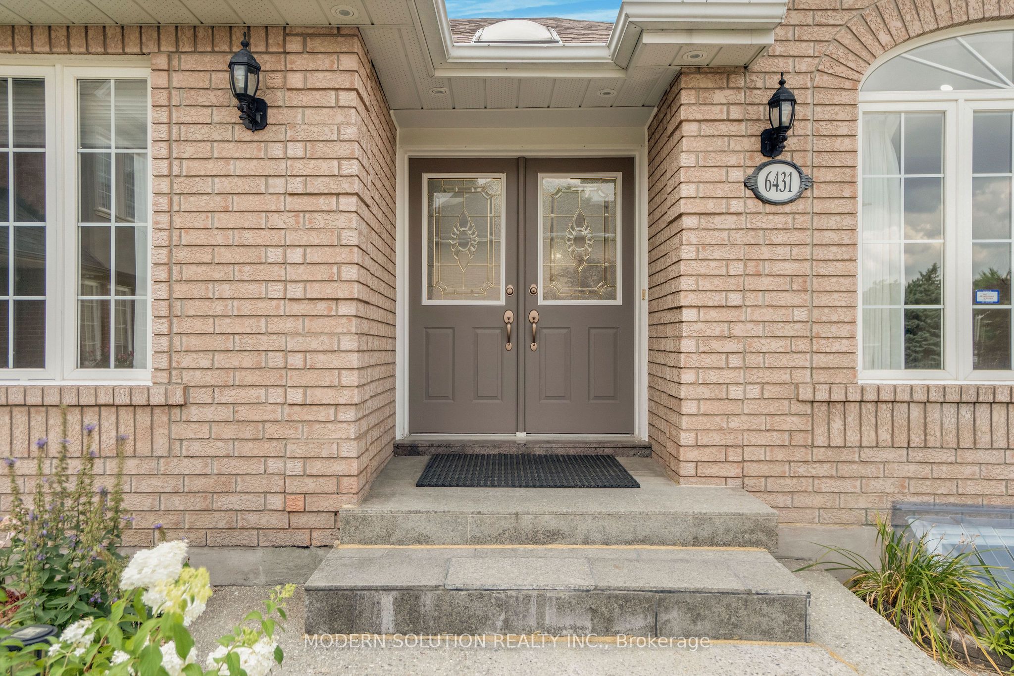 6431 Tenth Line W