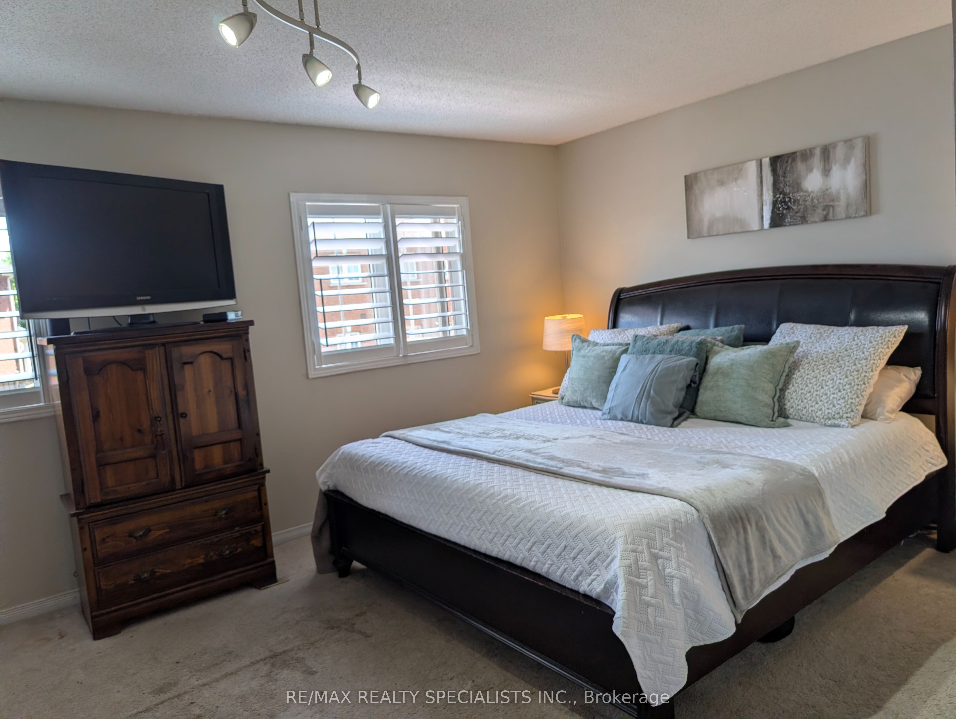 20 Thorp Crescent